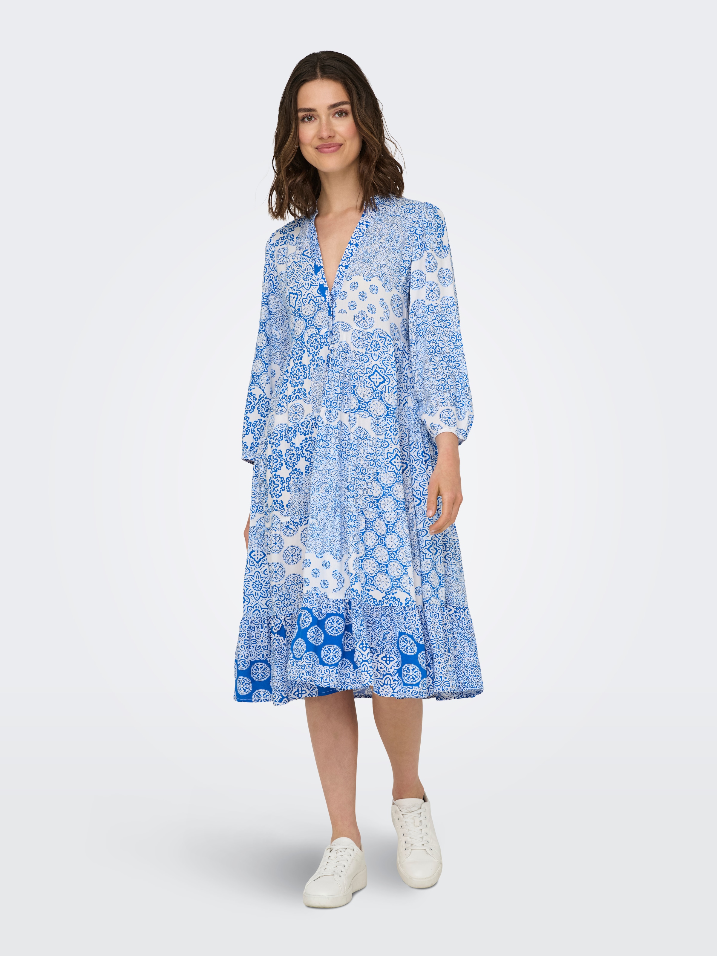 ONLY Robe tunique »ONLMILANA – Tunikakleid aus Viskose mit geblümtem Print« Fleuri, à la mode, coupe loose, viscose, col en V