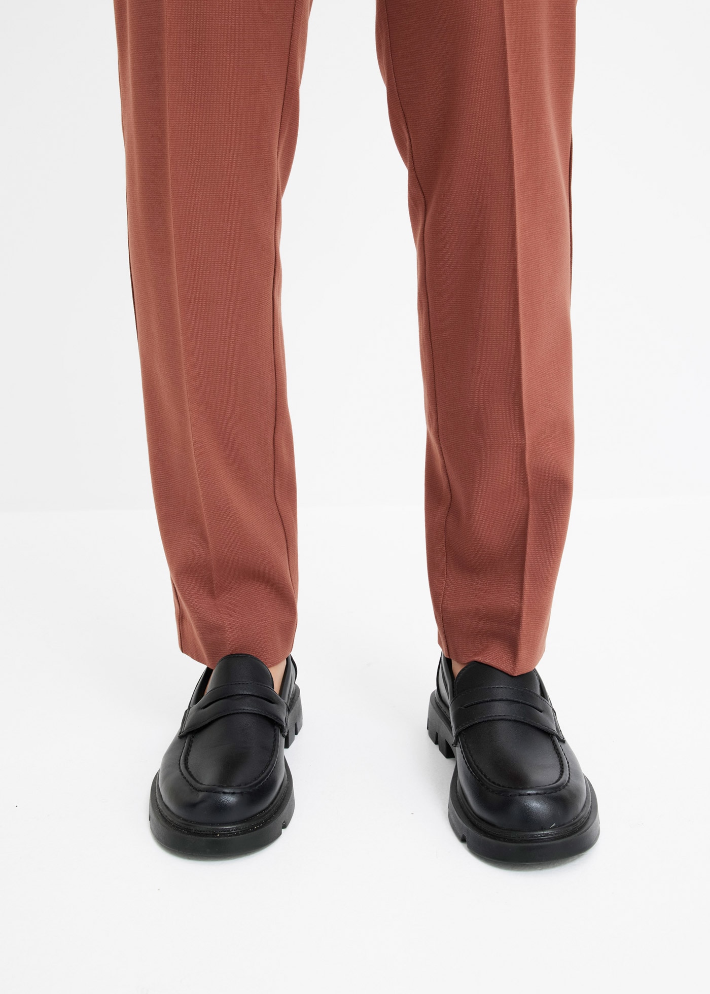 bonprix Pantalon de costume  Slim fit Passform, mit Stretchanteil, mit Bügelfalte