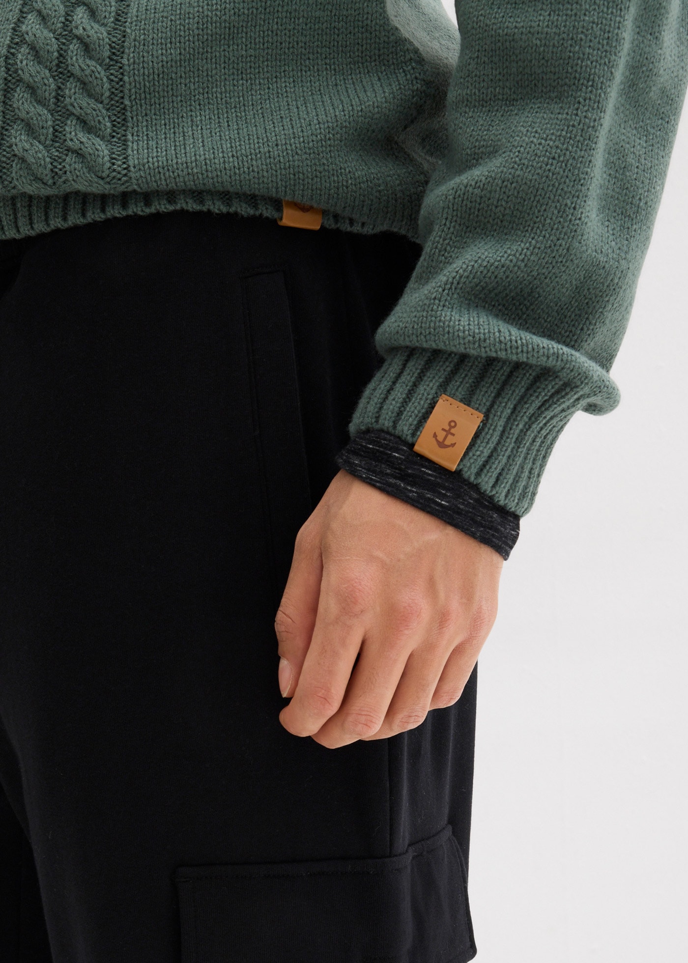 bonprix Pantalon de jogging  aus reiner Baumwolle, weich angerautes Innenmaterial, Loose Fit