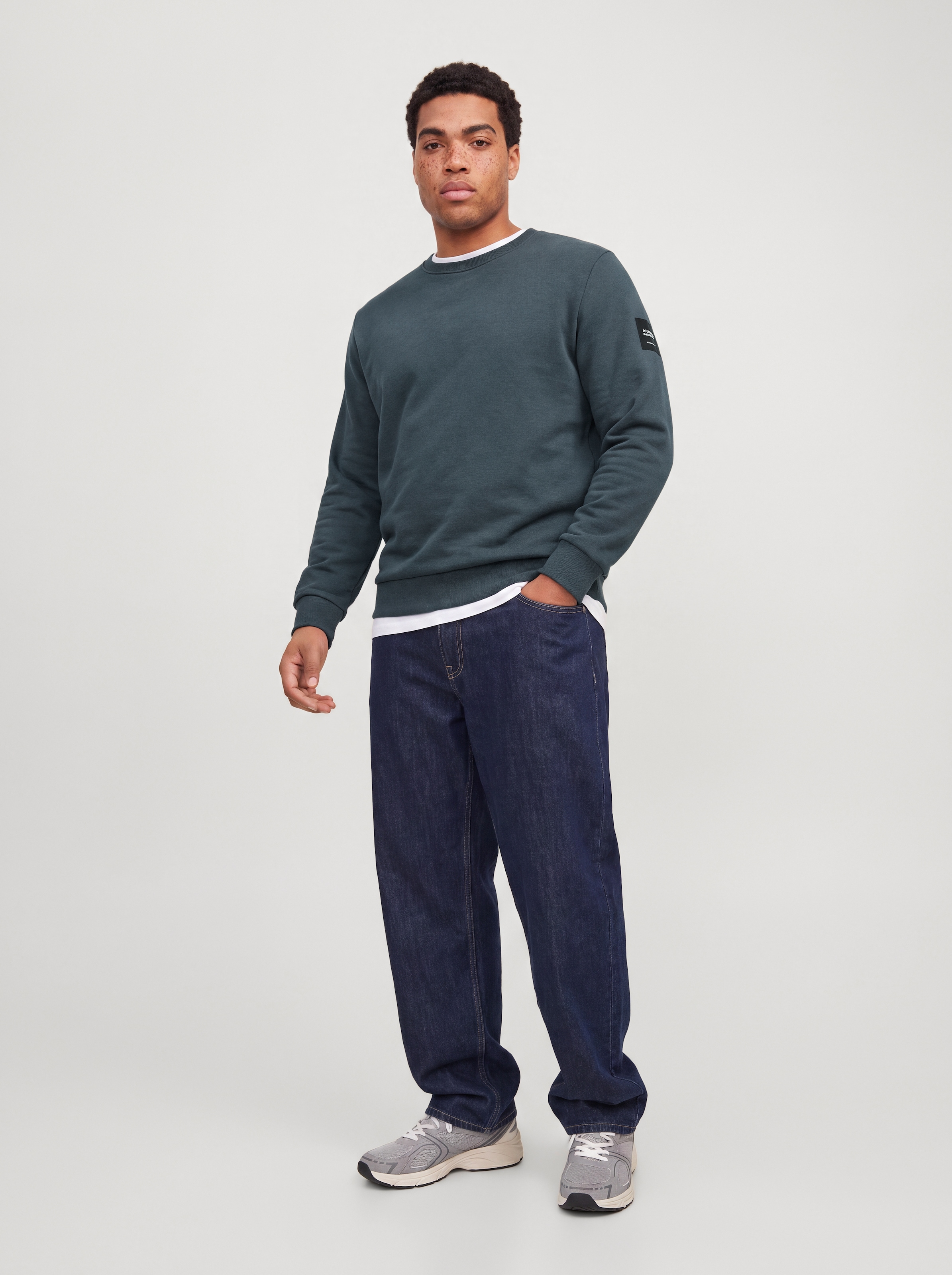 Jack & Jones PlusSize Sweat-shirt »JJCLEVELAND SWEAT CREW NECK PLS«, mélange de matériaux, coupe régulière
