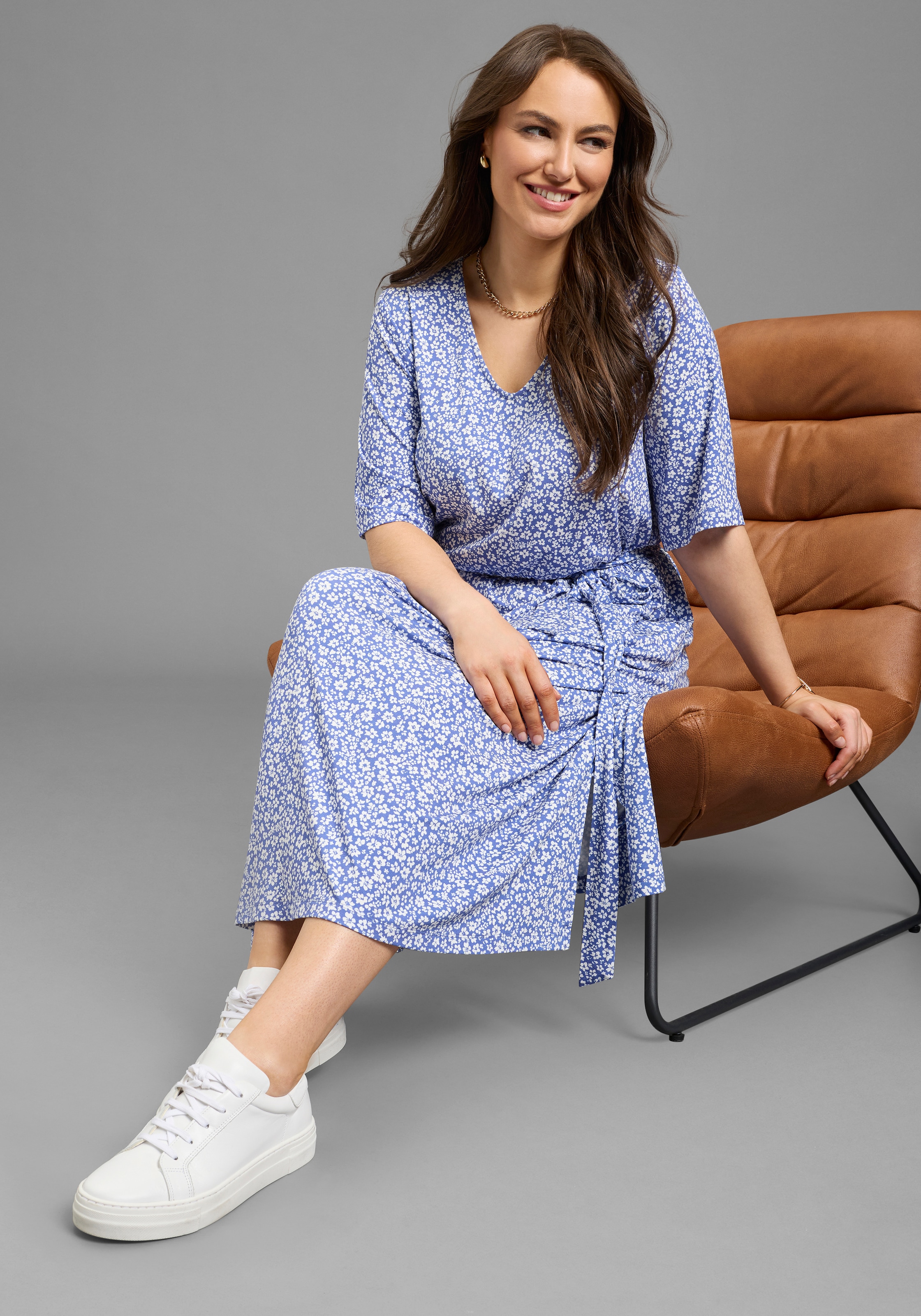 Laura Scott CURVE Midikleid Eingrifftaschen in geblümter Optik