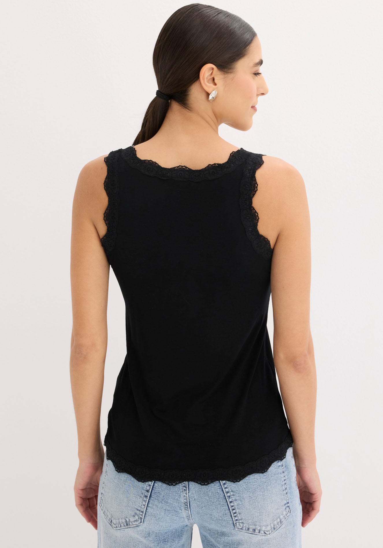 bonprix Haut de chemise Paquet, 2 cuis schmale Passform, mit dekorativer Spitze, aus Viskose-Mix
