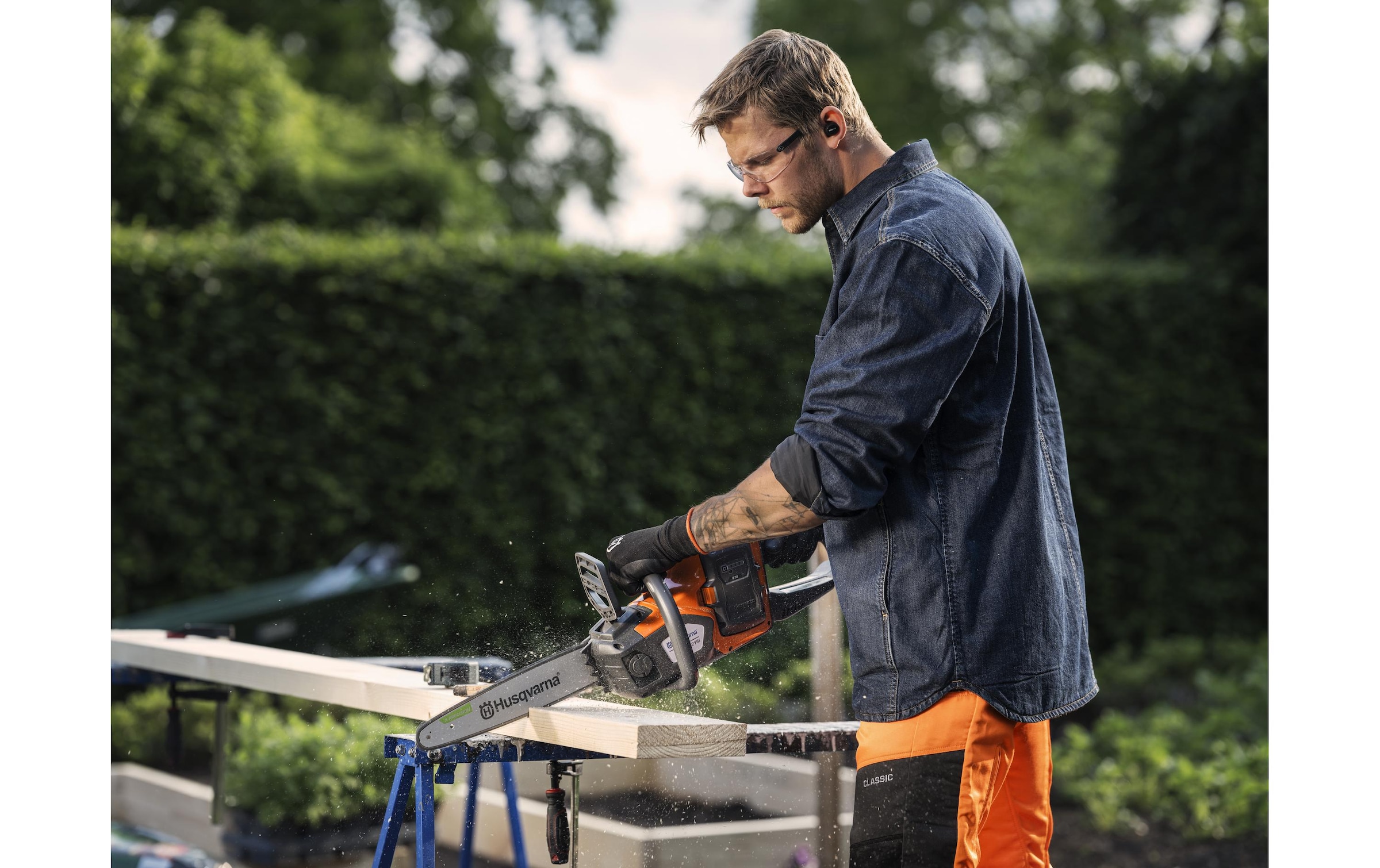 Husqvarna Tronçonneuse à batterie »215i mit Akku und Ladegerät« Leistungsstarke, kabellose Motorsäge für präzises Schneiden