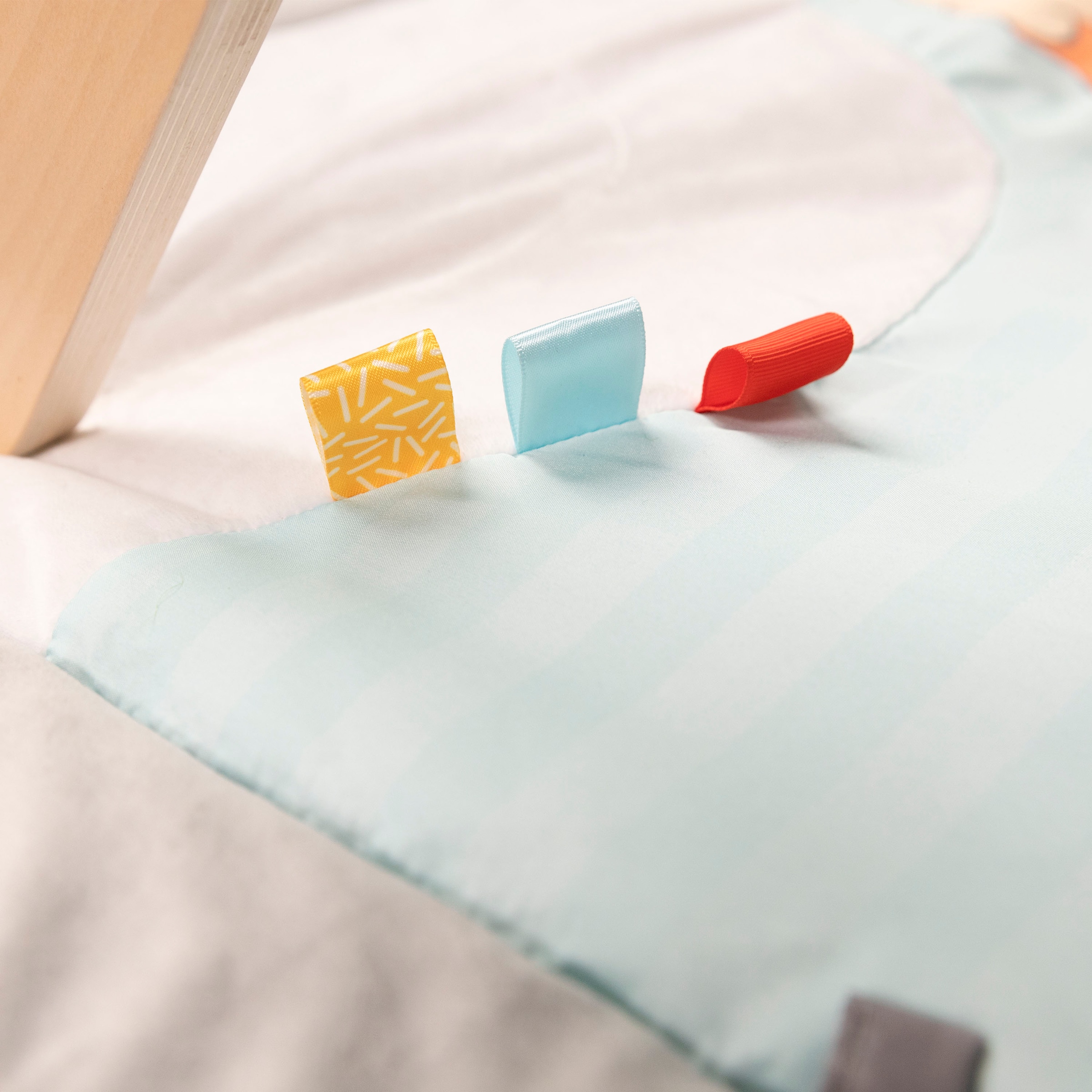 Bright Starts Spielbogen »WINNIE THE POOH Once Upon a Tummy Time ™ Activity Gym« mit Plüschmatte und Stützkissen