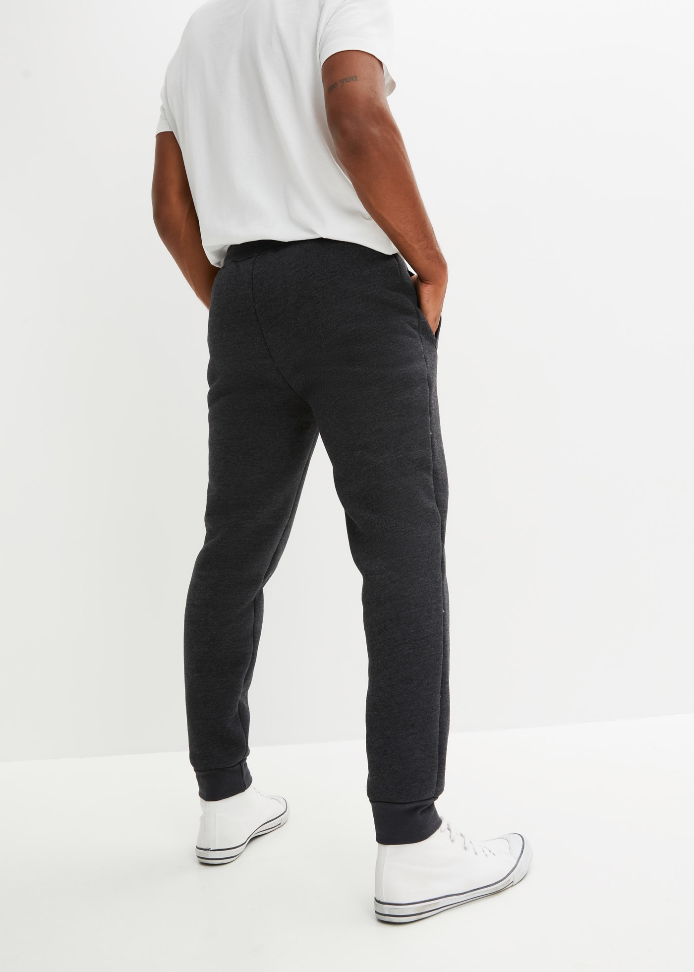 bonprix Pantalon sweat  aus Baumwolle, Polyester und Elasthan, mit Teddyfutter, Regular Fit