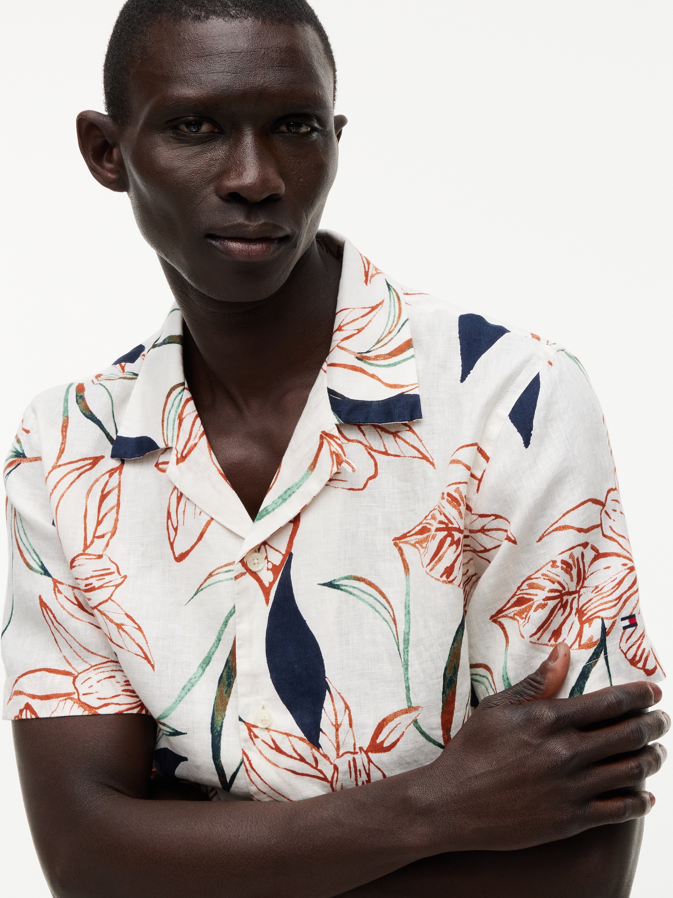 Tommy Hilfiger Chemise à manches courtes »LINEN RESORT PRT SS RF SHIRT« aus Leinen mit Tropen-Print