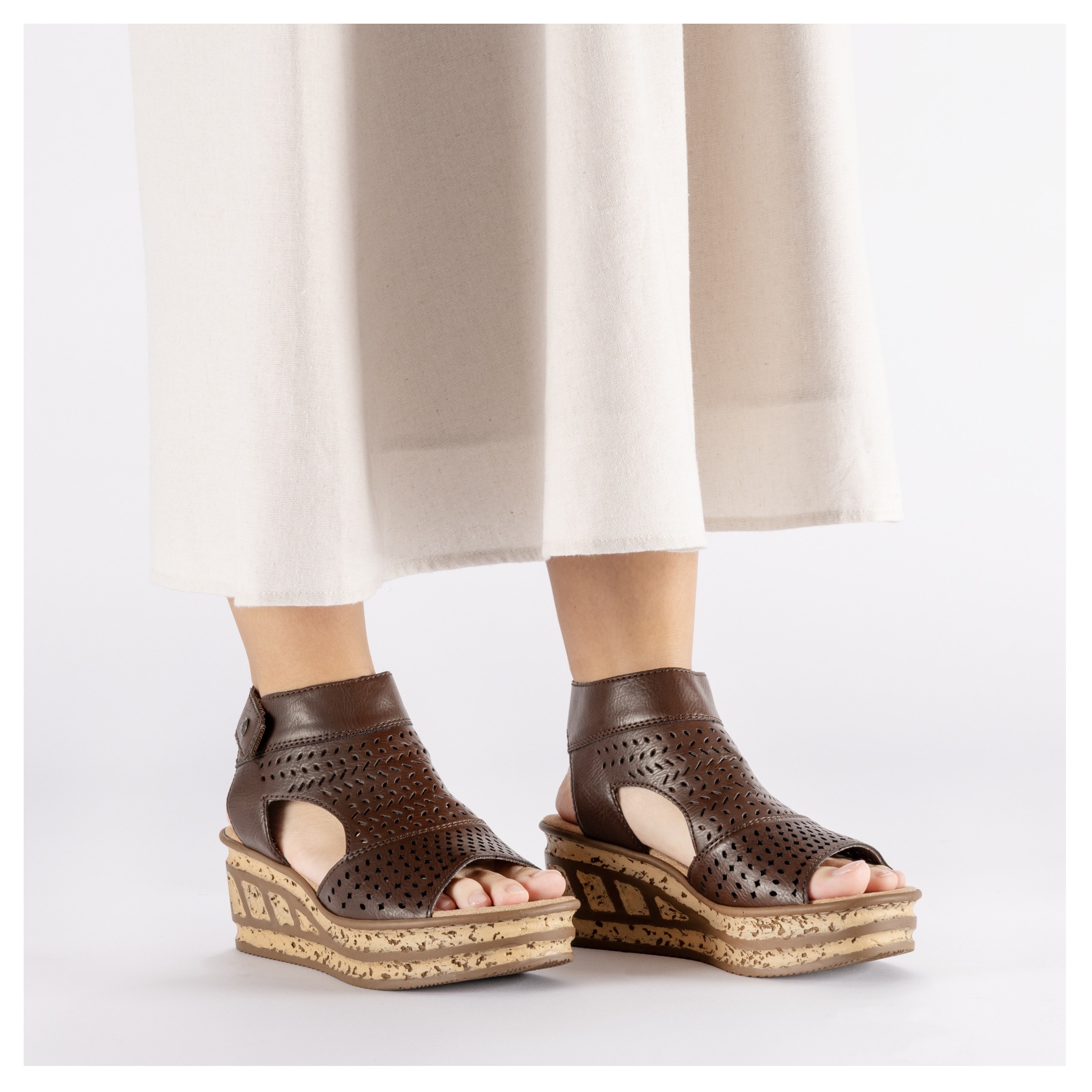 Rieker Schaftsandalette  Sommerschuh, Urlaubsschuh, Keilsandale mit Perforation