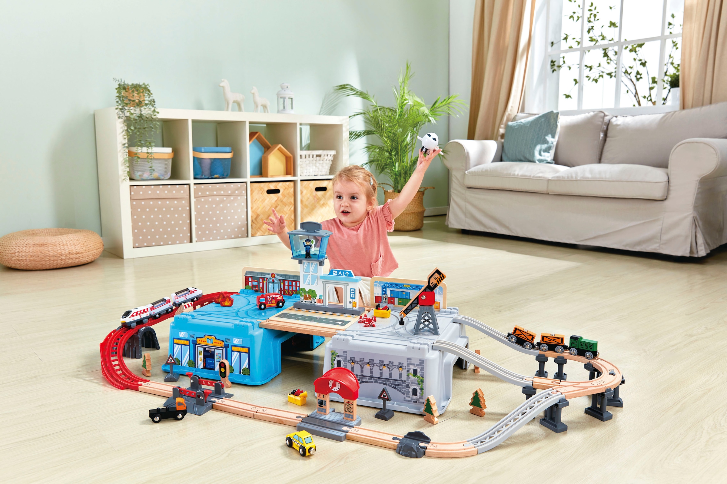 Hape Train jouet »Grossstadtlandschaft Eisenbahn in Aufbewahrungsbox«