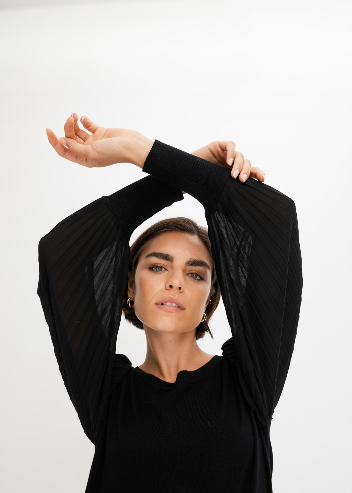 bonprix Strickpullover »Feinstrickpullover aus fliessendem Viskose-Mix« aus Viskose-Mix, Loose fit, mit extravaganter Ärmelform