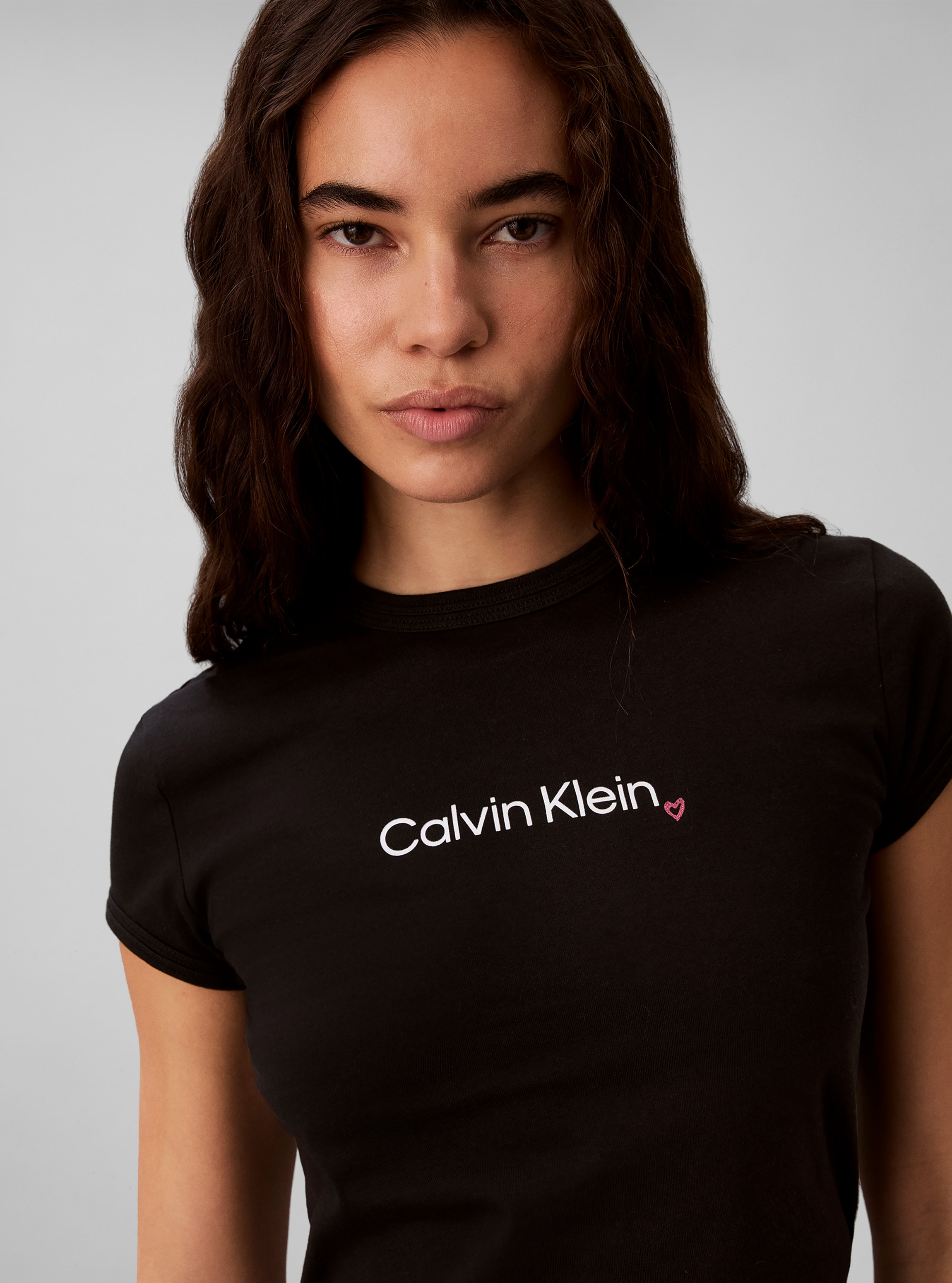 Calvin Klein T-shirt »SLIM FIT HEART LOGO TEE« coupe slim, inscription logo