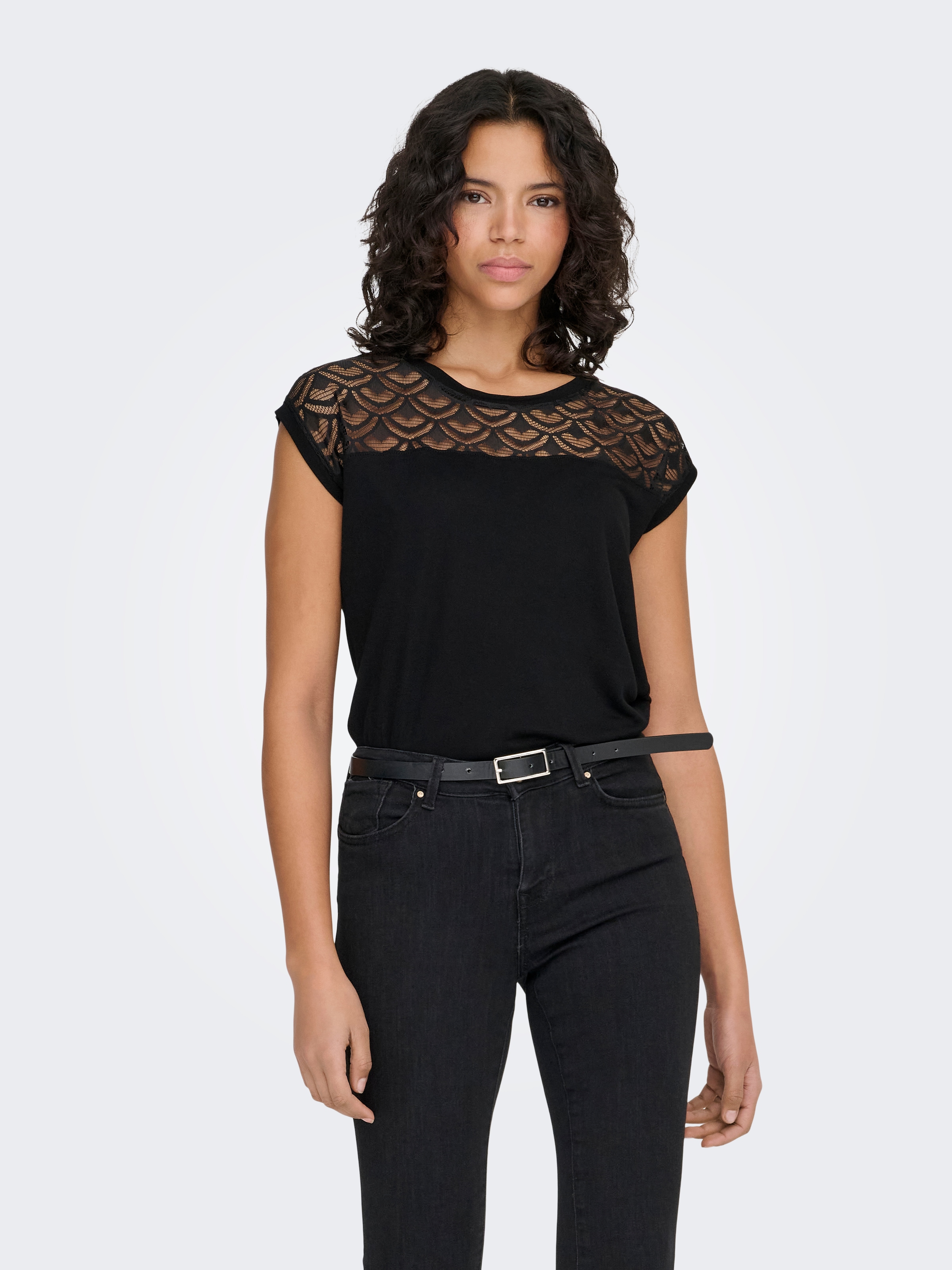 ONLY Chemise en dentelle »ONLNICOLE – Spitzendetails für eleganten Auftritt im Alltag«, figurbetont, Jersey, Viskose, Rundhals, unifarben