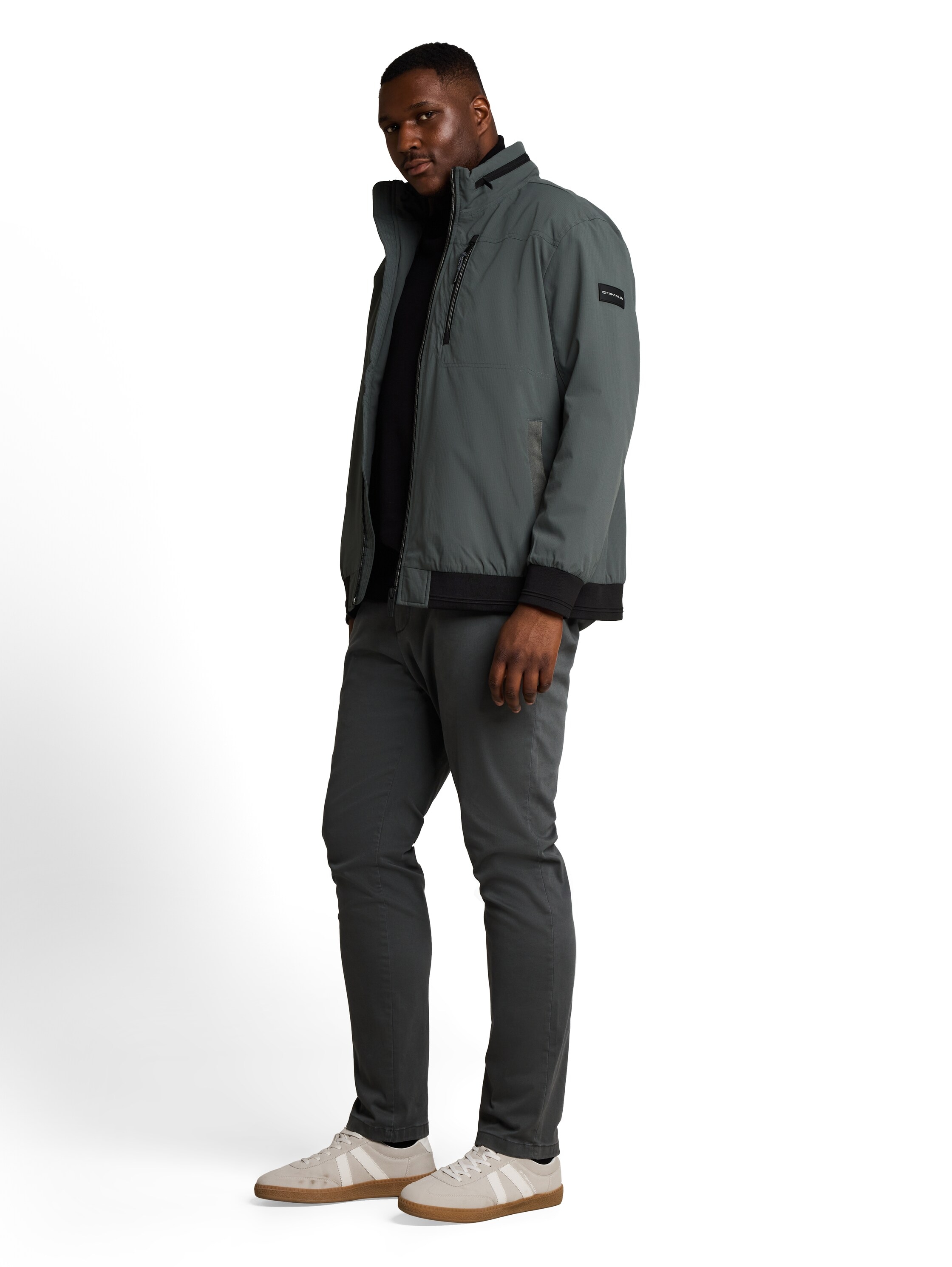 TOM TAILOR PLUS Blouson avec capuche avec col montant et fermeture éclair / grandes tailles