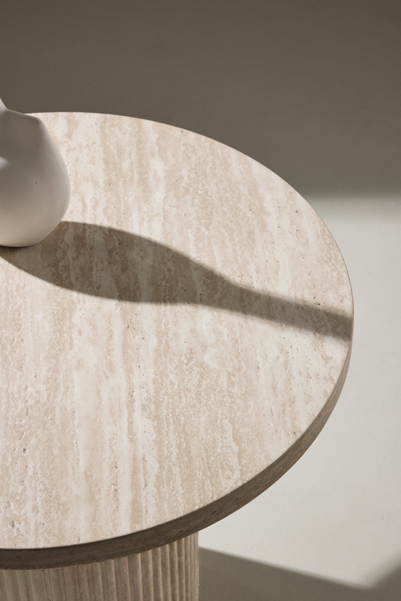 Venture Home Couchtisch »Härön, runder Couchtisch in eleganter Travertinoptik, Ø 50 cm« Sofatisch, MDF, 3D-Papier, rund, weich geformt, einheitlich