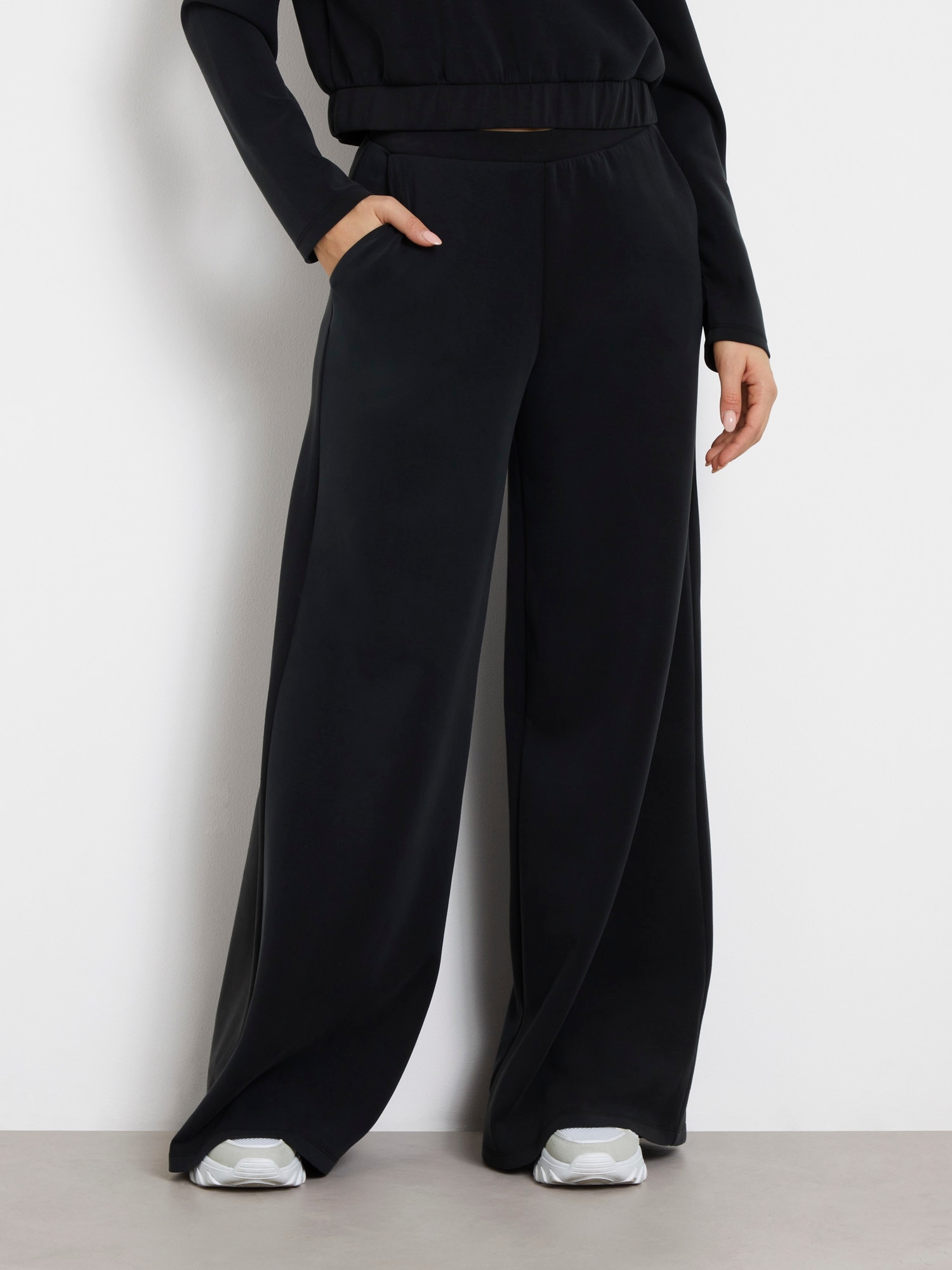 Guess Palazzohose »OLYMPE WIDE LEG PANTS«  in Scuba-Qualität, Logo-Patch