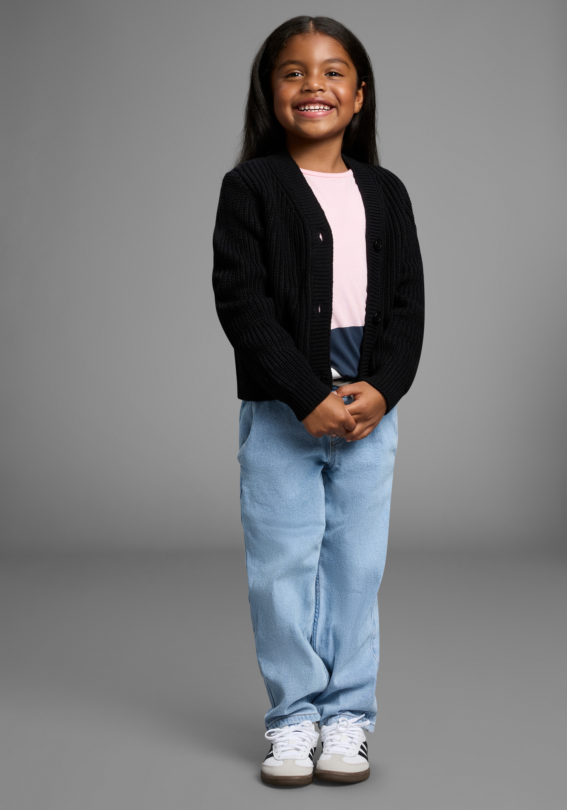 KIDSWORLD Strickjacke »Strickjacke Basic-Style«, Strickjacke, toll zu allem zu kombinieren
