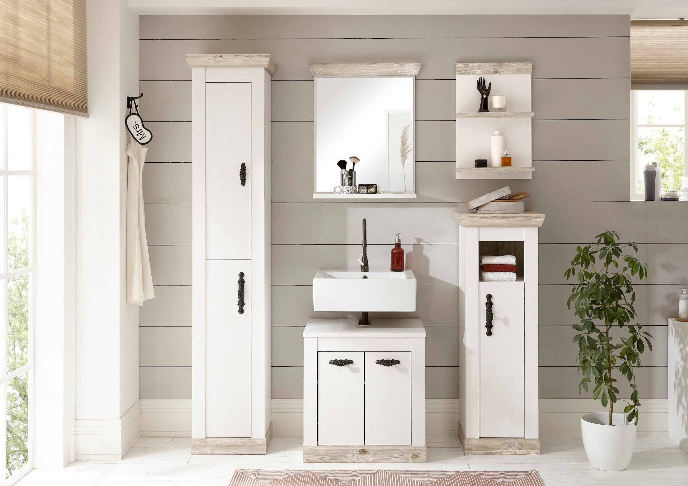 Home affaire Wandregal »Florenz, Badregal im Landhausstil« in Pinie Weiss, mit zwei Ablagefächern