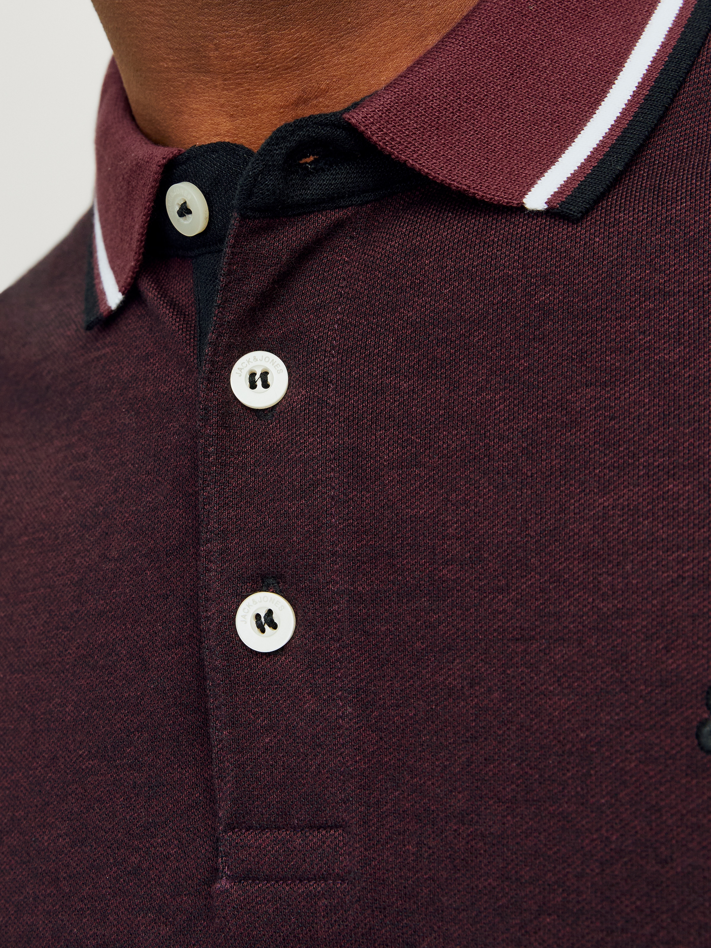 Jack & Jones Polo »JJEPAULOS  Poloshirt mit klassischem Kragen und figurbetonter Form« Logostickerei, modisch, schmal, Baumwolle, Polokragen