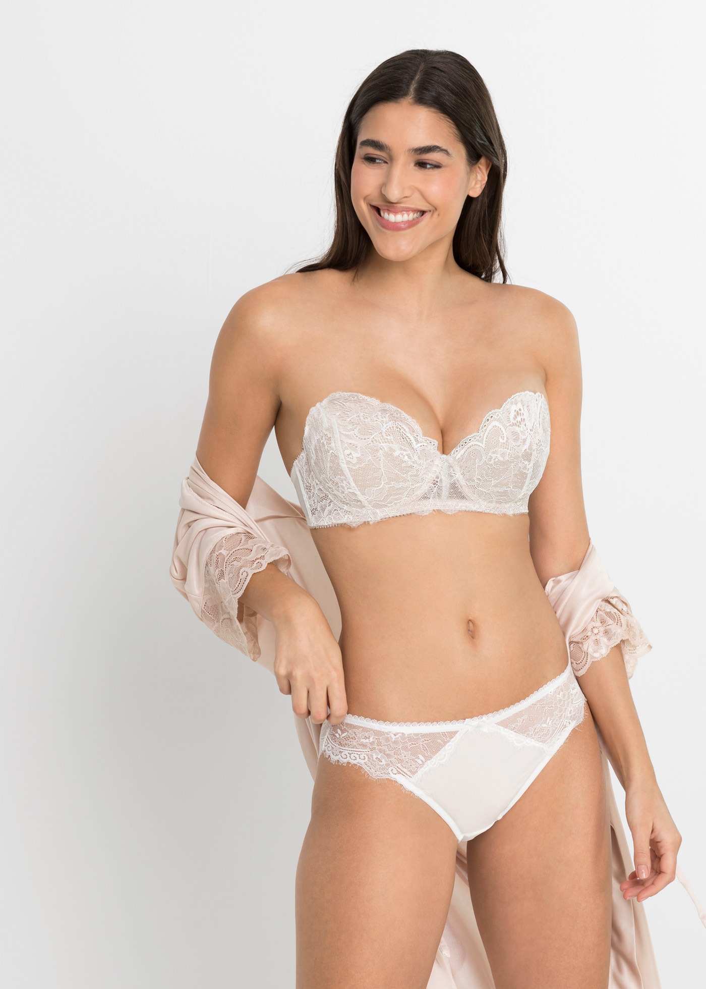 bonprix Soutien-gorge Multiway mit abnehmbaren Trägern, Balconette-Schnitt, zarte Spitze