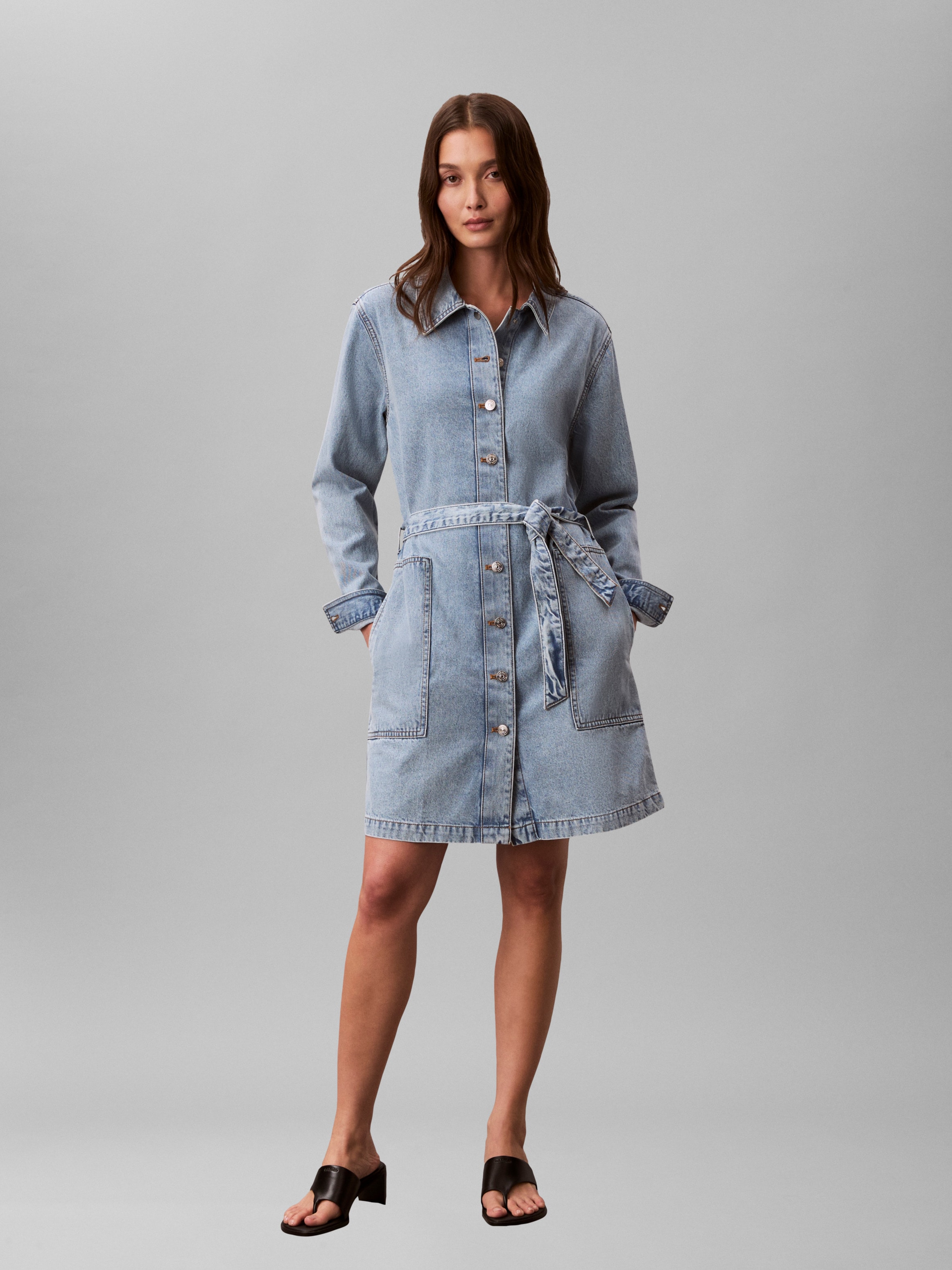 Calvin Klein Jeans Robe en jean »BELTED DENIM MINI DRESS COASTAL« Regular Fit, durchgehende Knopfleiste und Gürtel
