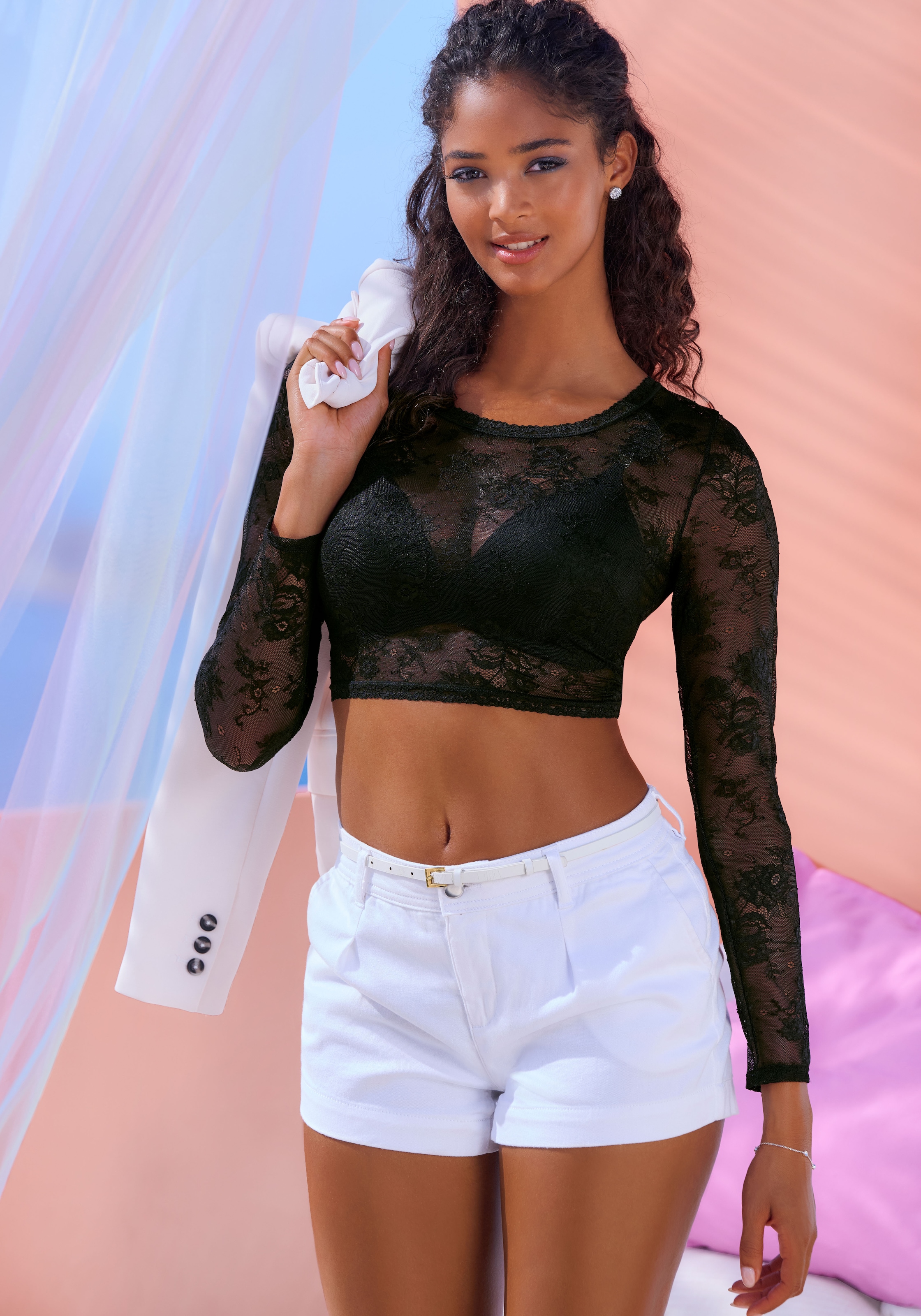 LASCANA Spitzentop mit langen Ärmeln – feminin, elegant und ideal zu kombinieren