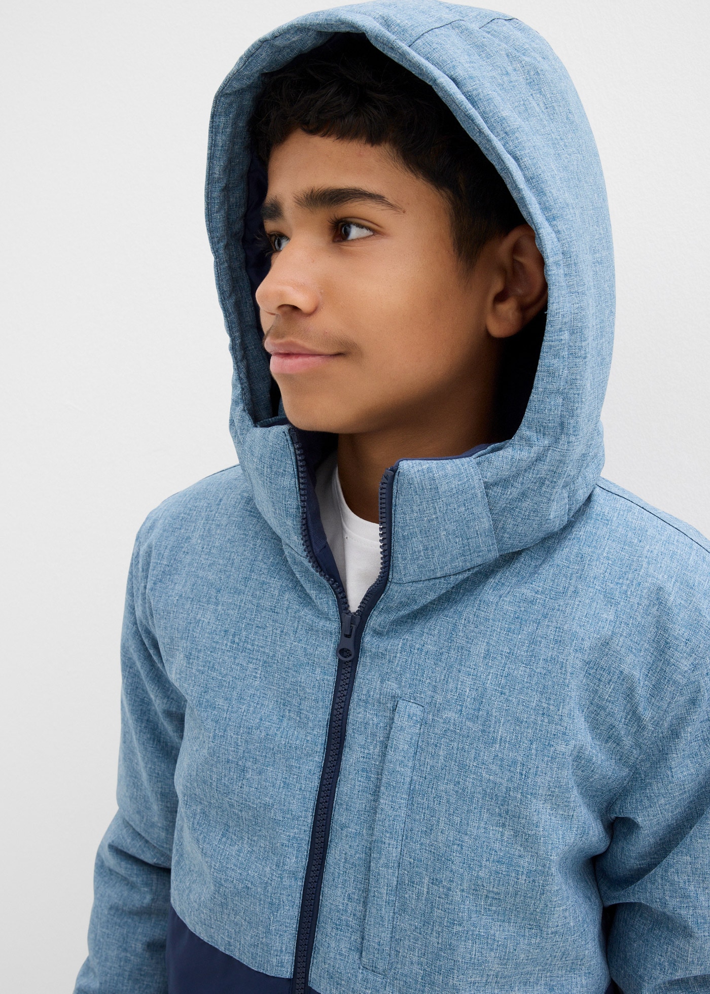 bonprix Veste d'hiver mit Kapuze im Colourblocking-Design, mit wattierter Kapuze, windabweisend