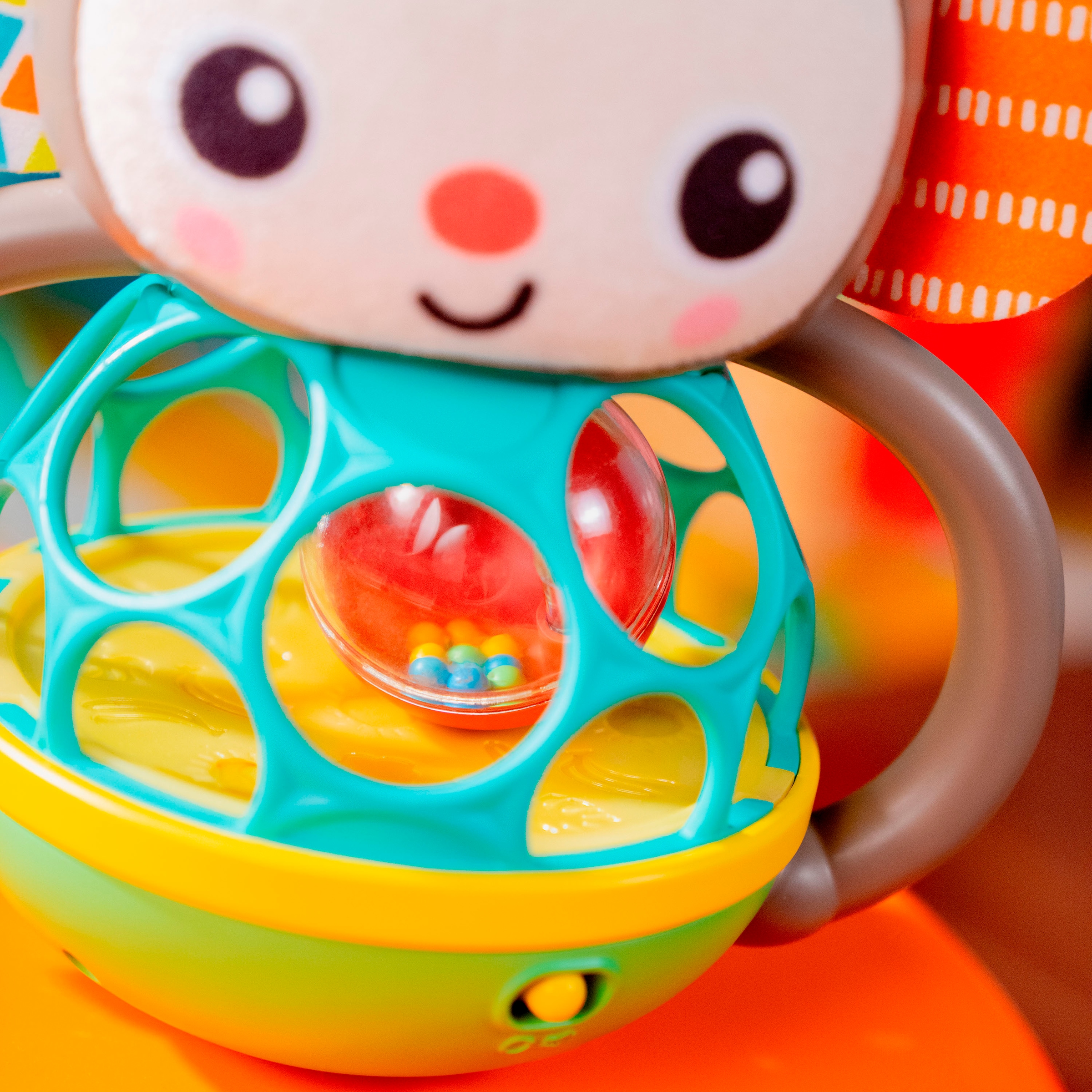 Bright Starts Greifspielzeug »Grab & Giggle Monkey™ Multi-Sensory Toy« mit Sound