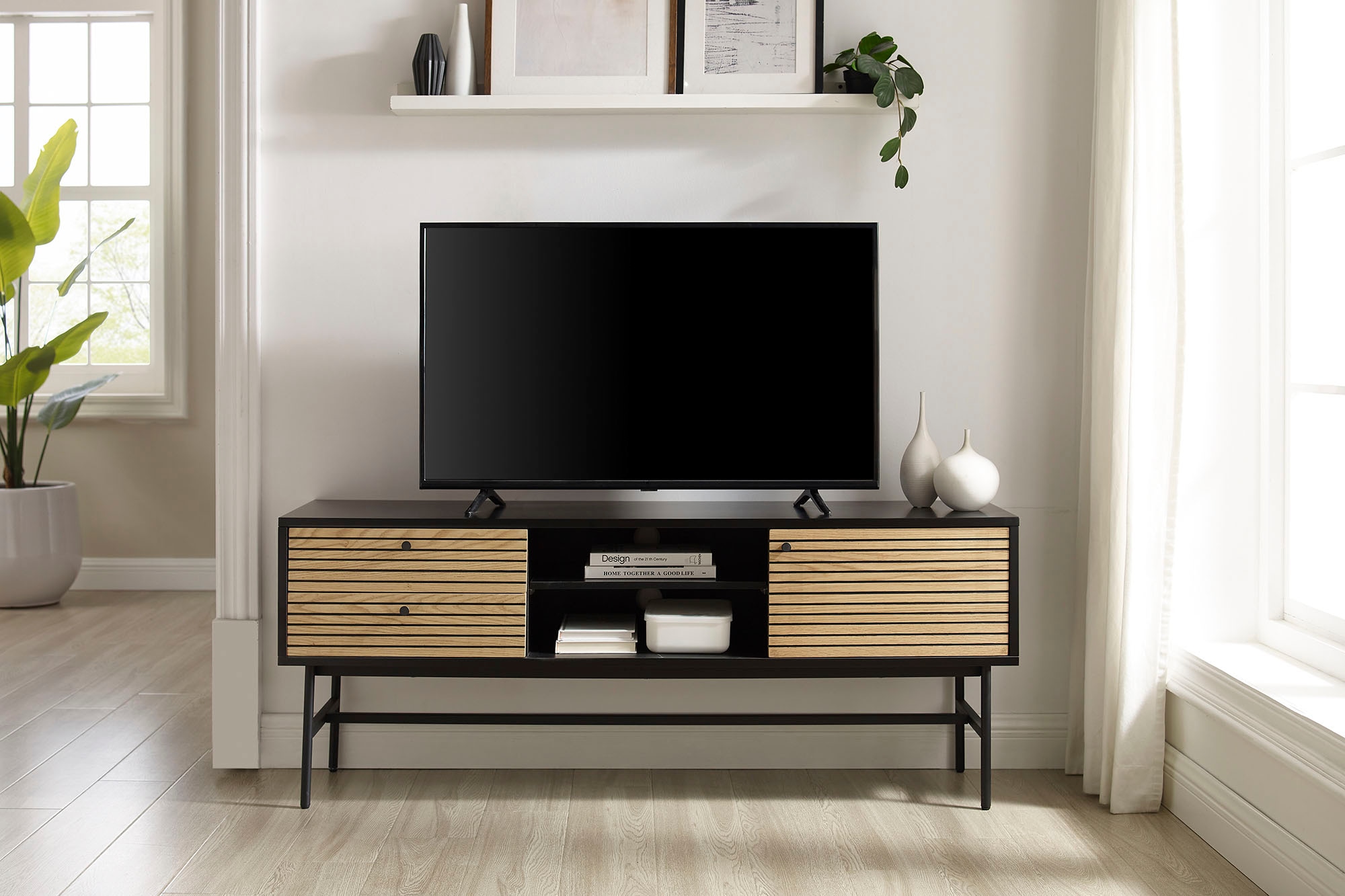 SalesFever Table basse »Torsby Stilvolle TV-Kommode für Ihr Wohnzimmer« Kommode: Stil trifft auf praktische Kabelorganisation