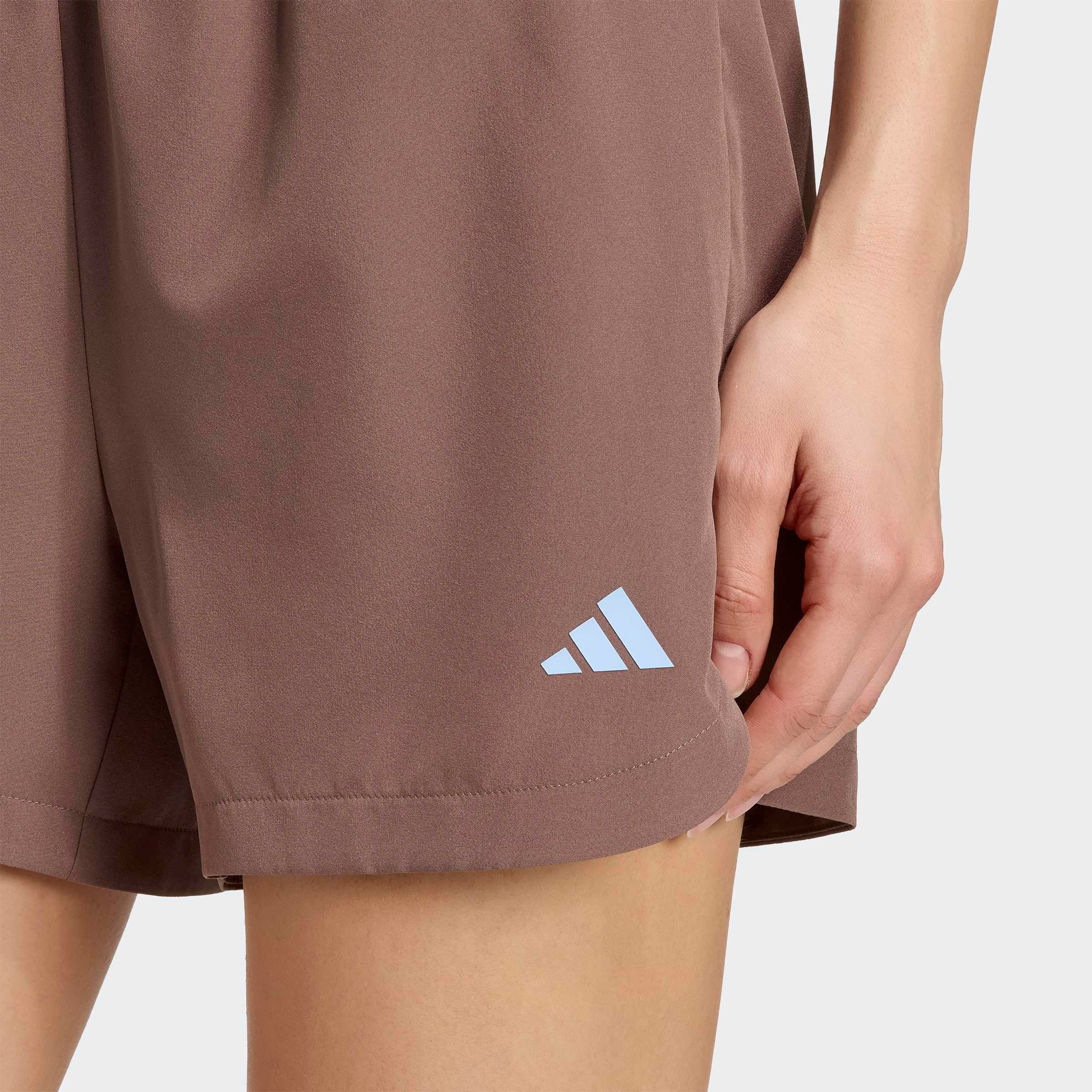 adidas Performance Shorts »3-STREIFEN STUDIO AUS GEWEBTEM MATERIAL«  ohne Verschluss, aus Polyester, enger Schnitt