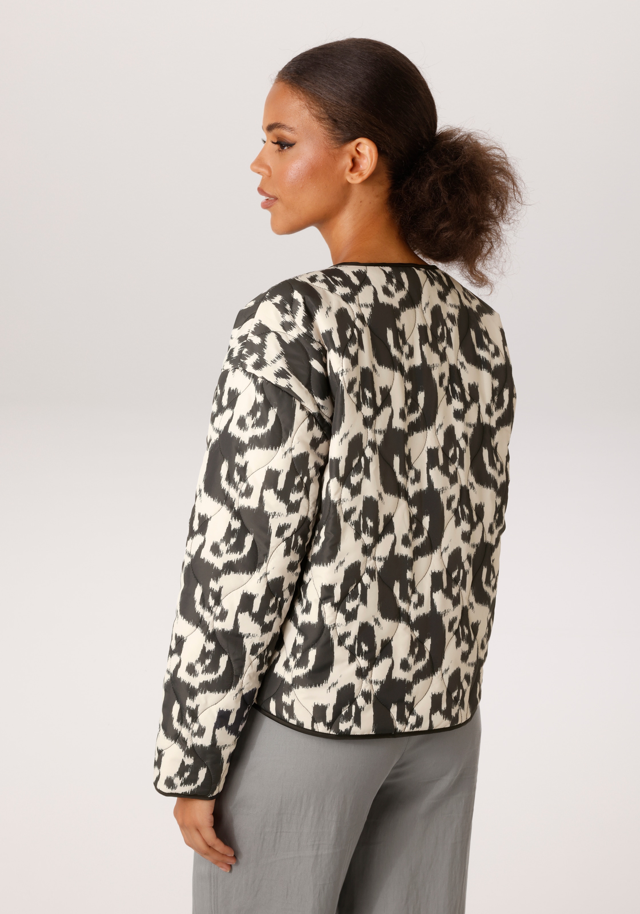 Aniston CASUAL Steppjacke mit extravagantem, grafischen Muster - NEUE KOLLEKTION