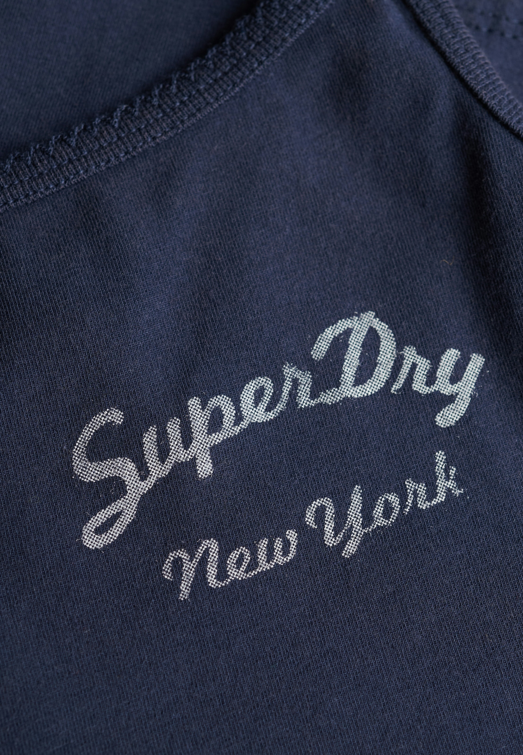 Superdry Débardeur »ATH ESS GRAPHIC CAMI« mit hübschem Spitzen-Detail am Auschnitt