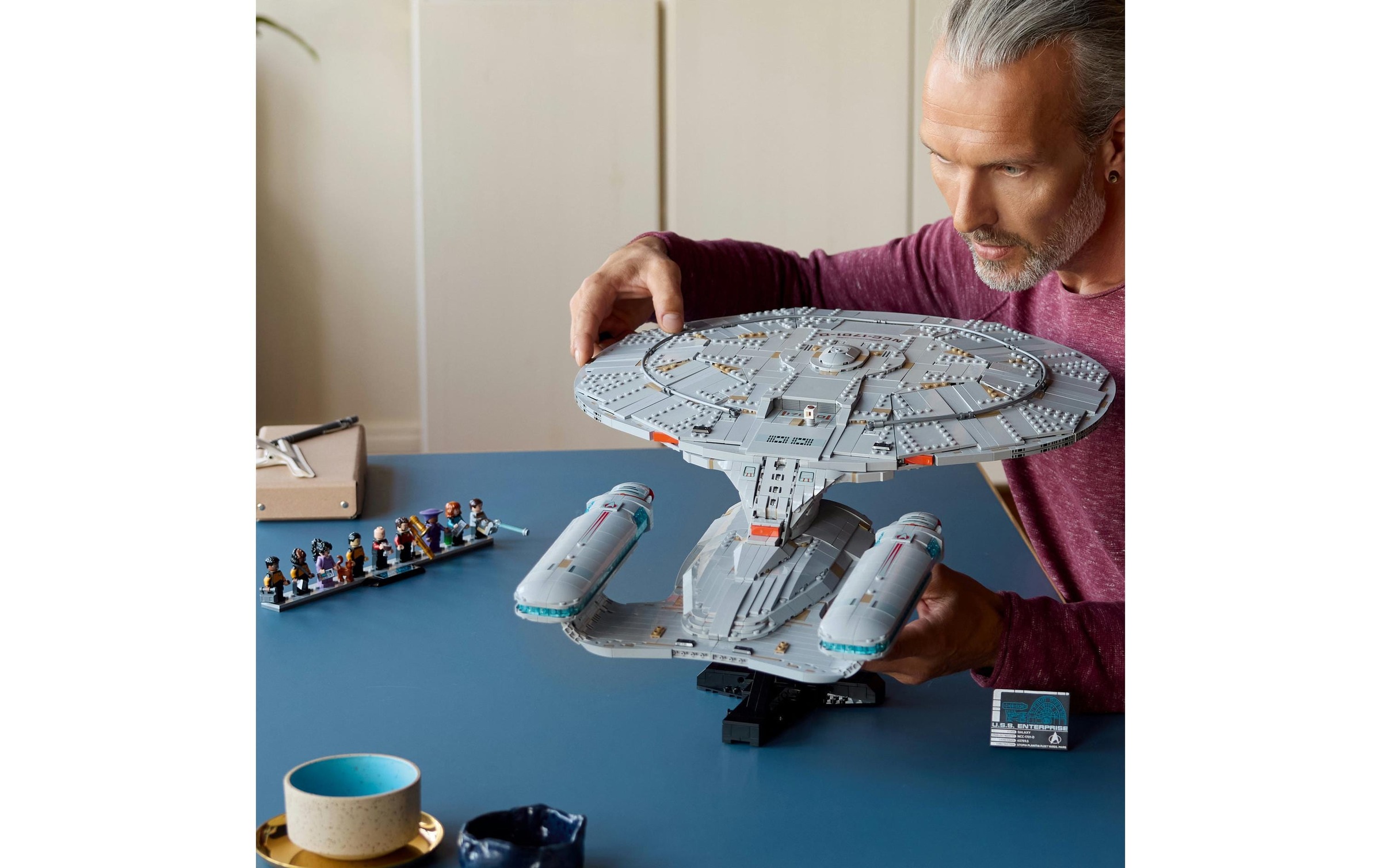 LEGO® Konstruktionsspielsteine »Icons Star Trek: U.S.S. Enterprise NCC-1701-D 10356« Ausstellungsmodell des ikonischen Raumschiffs