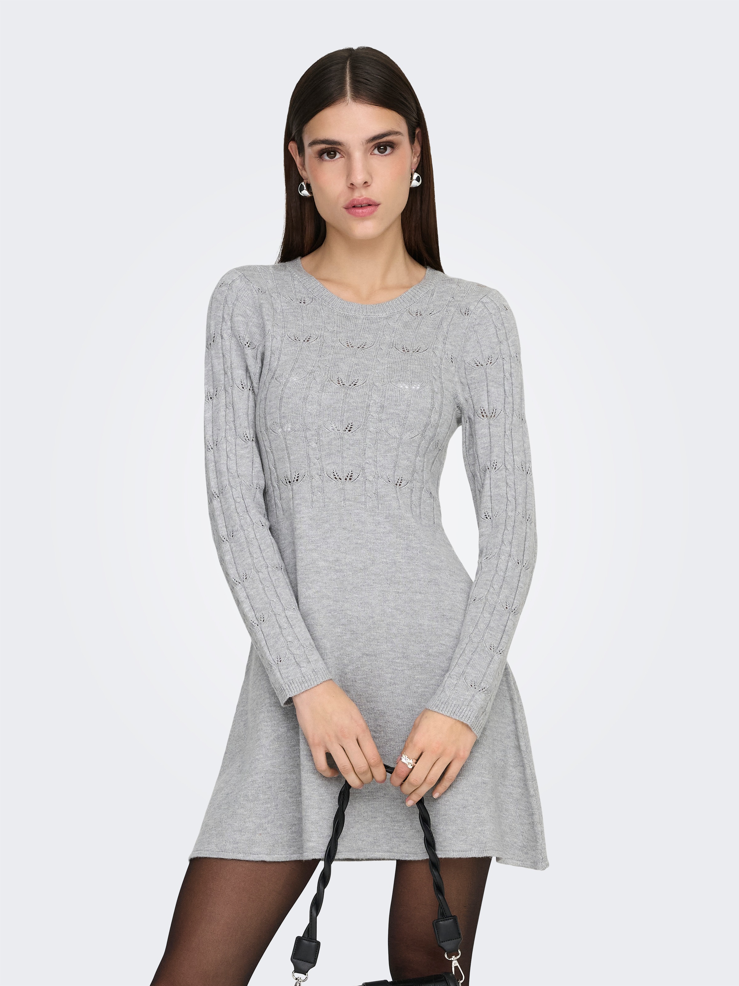 ONLY Robe en tricot »ONLKATIA LIFE LS O-NECK CABL DRES EX KNT« mélange viscose, coupe régulière, col rond