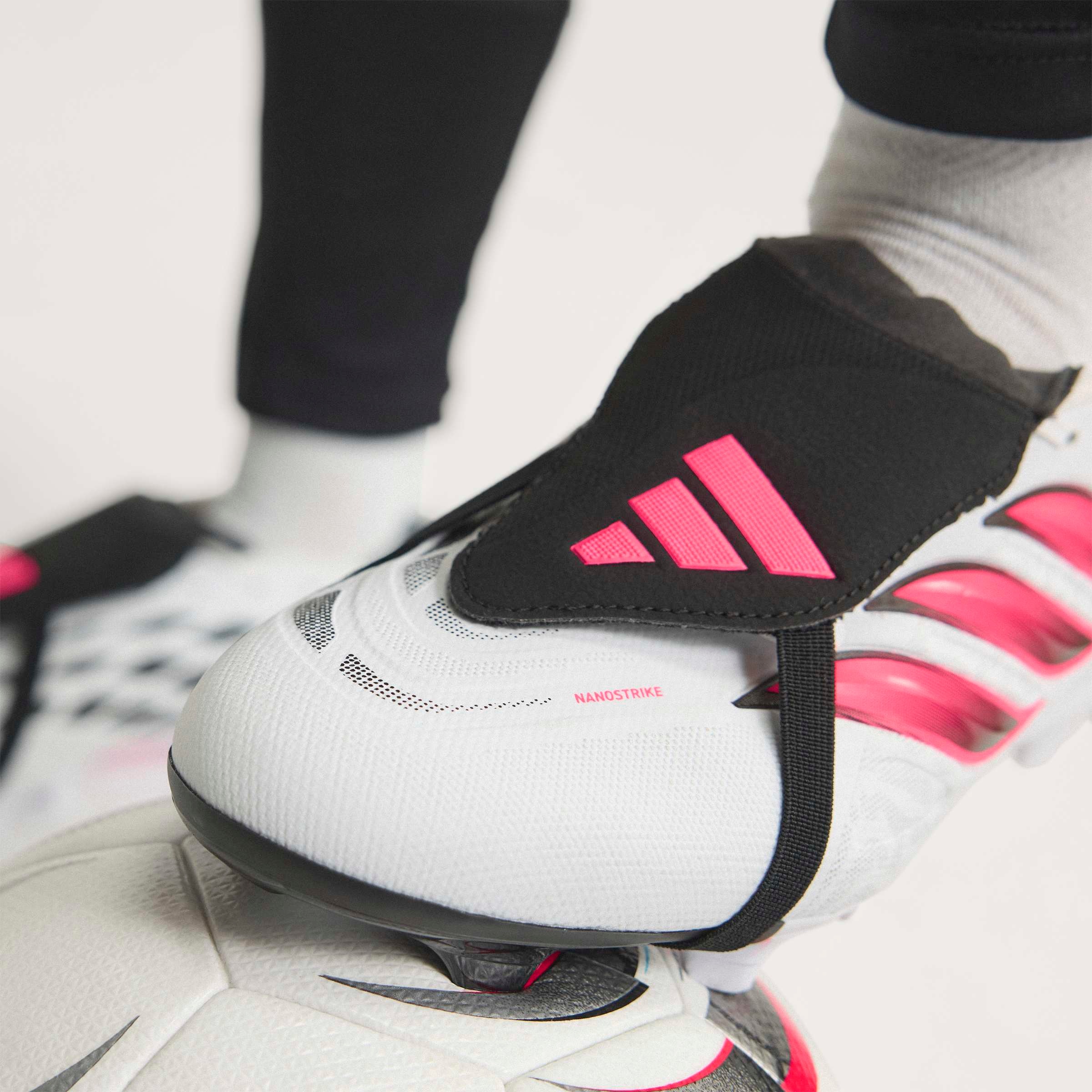adidas Performance Fussballschuh »PREDATOR LEAGUE , FESTE BÖDEN, UMSCHLAGBARE ZUNGE«  für Rasen und feste Böden, gespielt bei der Weltmeisterschaft 2026