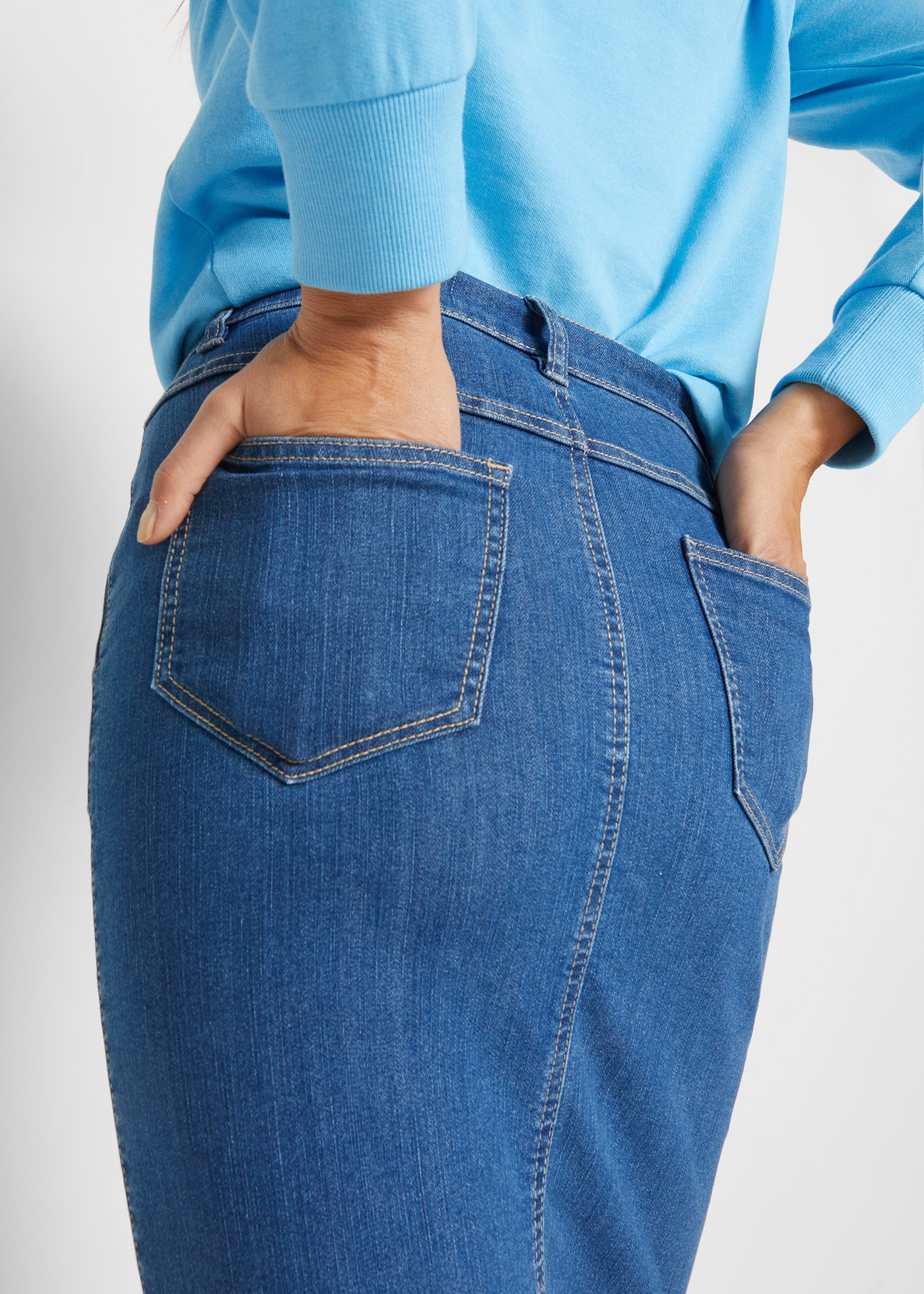 bonprix Jeansrock aus Baumwollmischung, mit Schlitz, schmale Passform, casual Stil