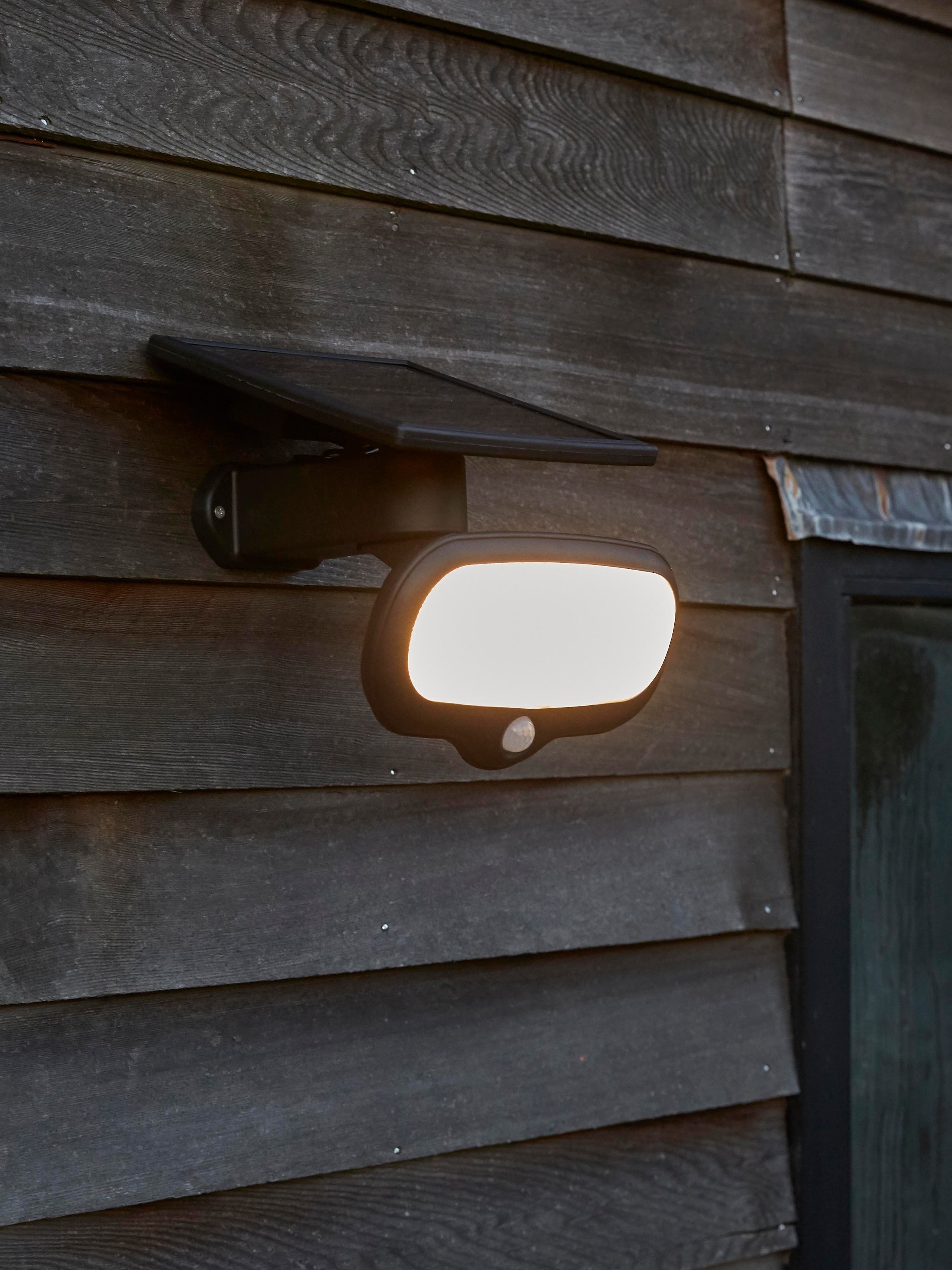 LUXFORM Aussen-Wandleuchte »Solar-Sicherheits-Wandleuchte - Montevideo - LED« LED-Modul 1 Stk. Für den Aussenbereich geeignet (IP44)