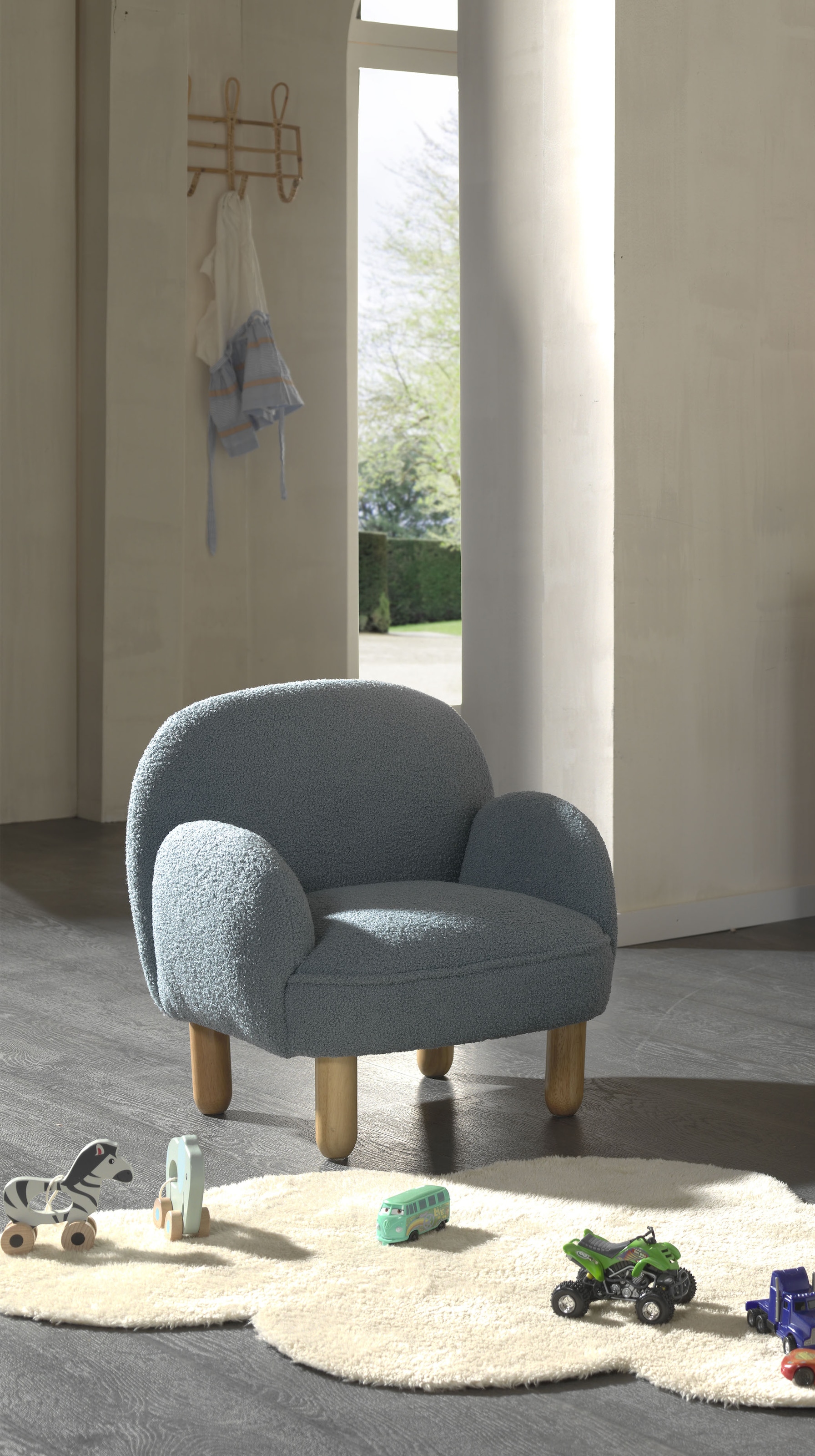 Vipack Sessel »für Kinder in verspielter Optik, ein Highlight für das Kinderzimmer« B: 56 x H: 52 x T: 53 cm, Füsse aus Massivholz,  Bezug flauschiger Bouclé Stoff, zwei Farben zur Wahl