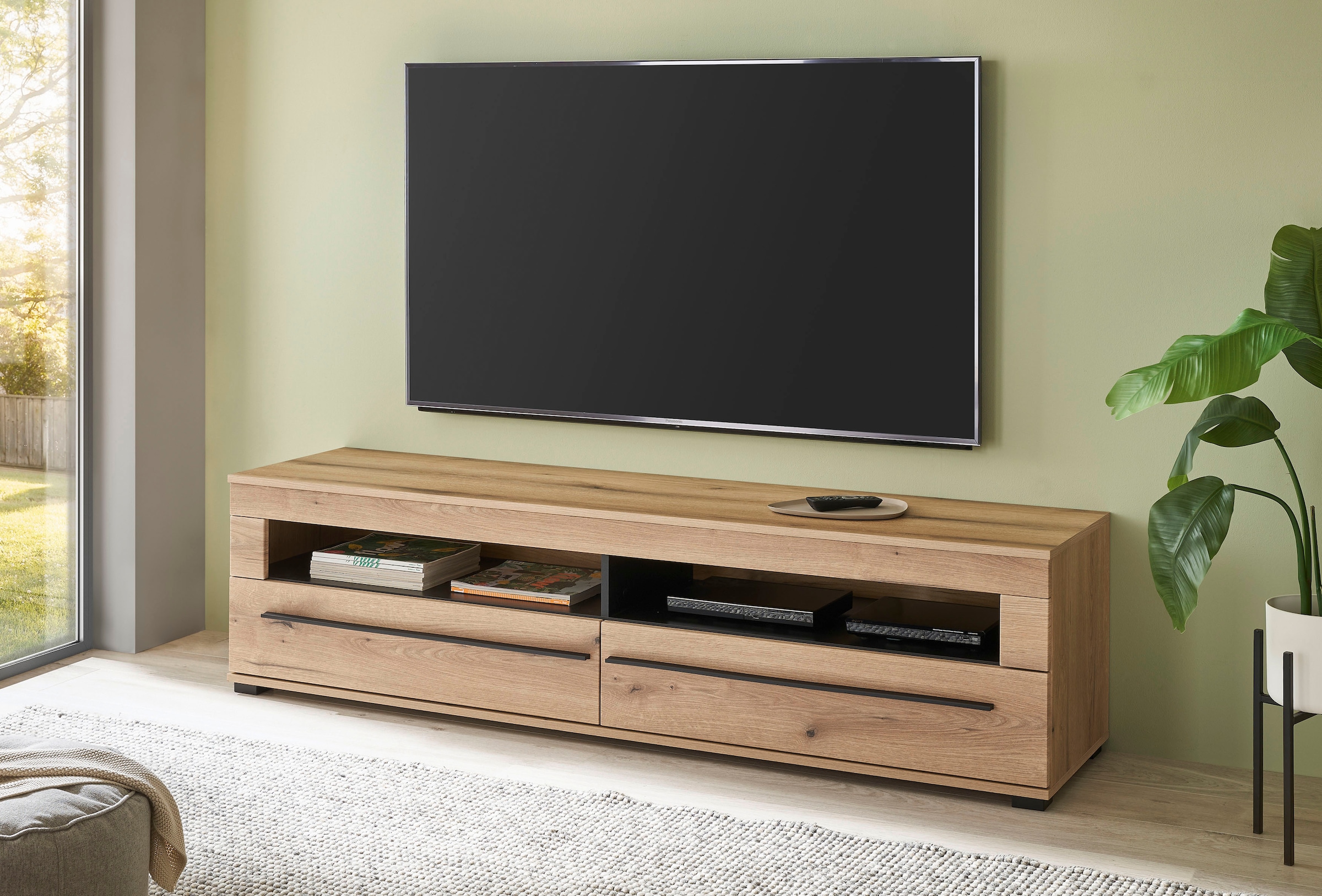 Home affaire Lowboard »modernes TV-Unterteil, Kommode in Eiche Evoke oder weiss« schwarze Stangengriffe, ausreichend Stauraum, vielseitig einsetzbar