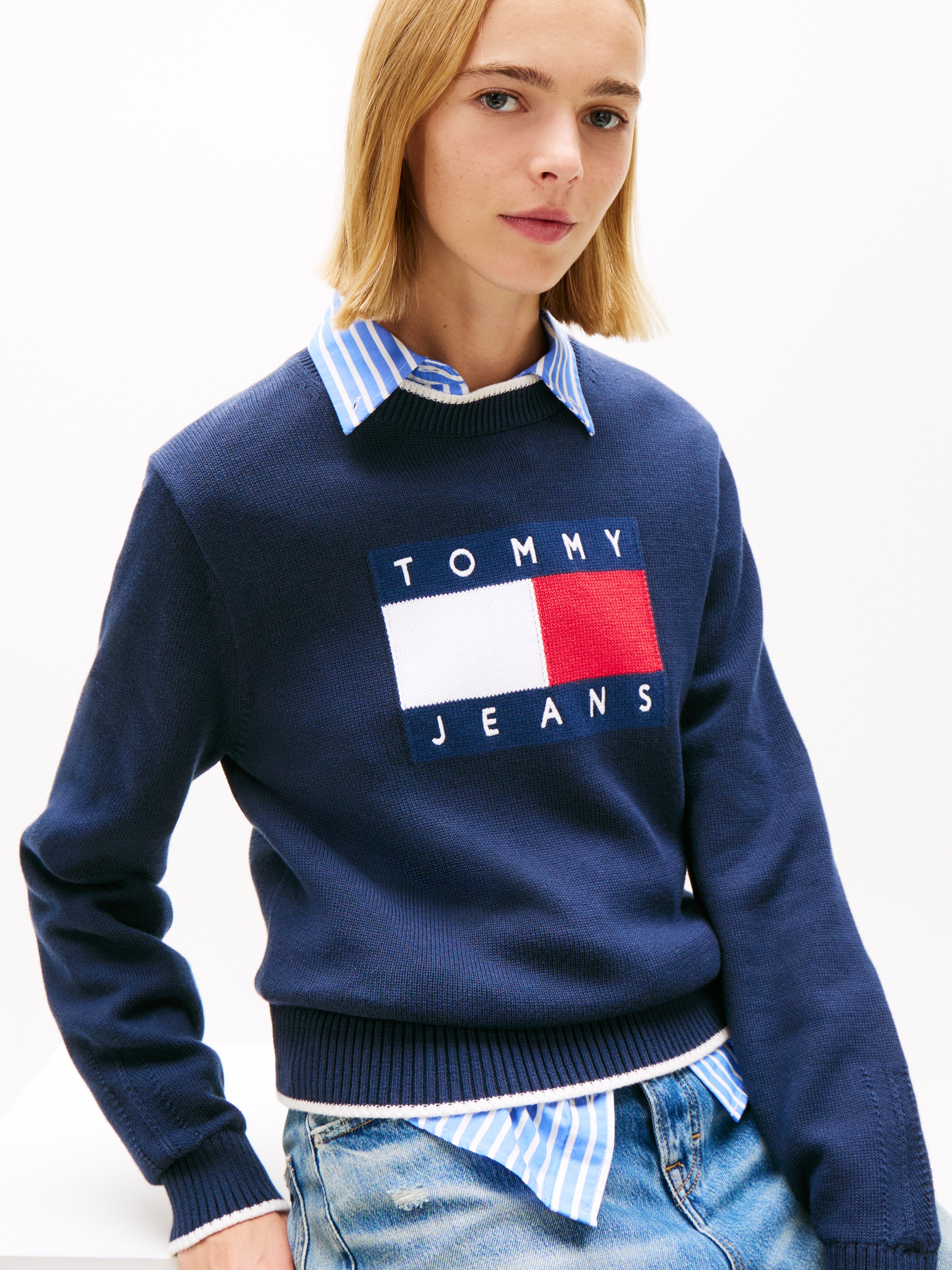 Tommy Jeans Pull en tricot »TJW TIPPING FLAG SWEATER EXT« avec intarsia logo, coupe décontractée