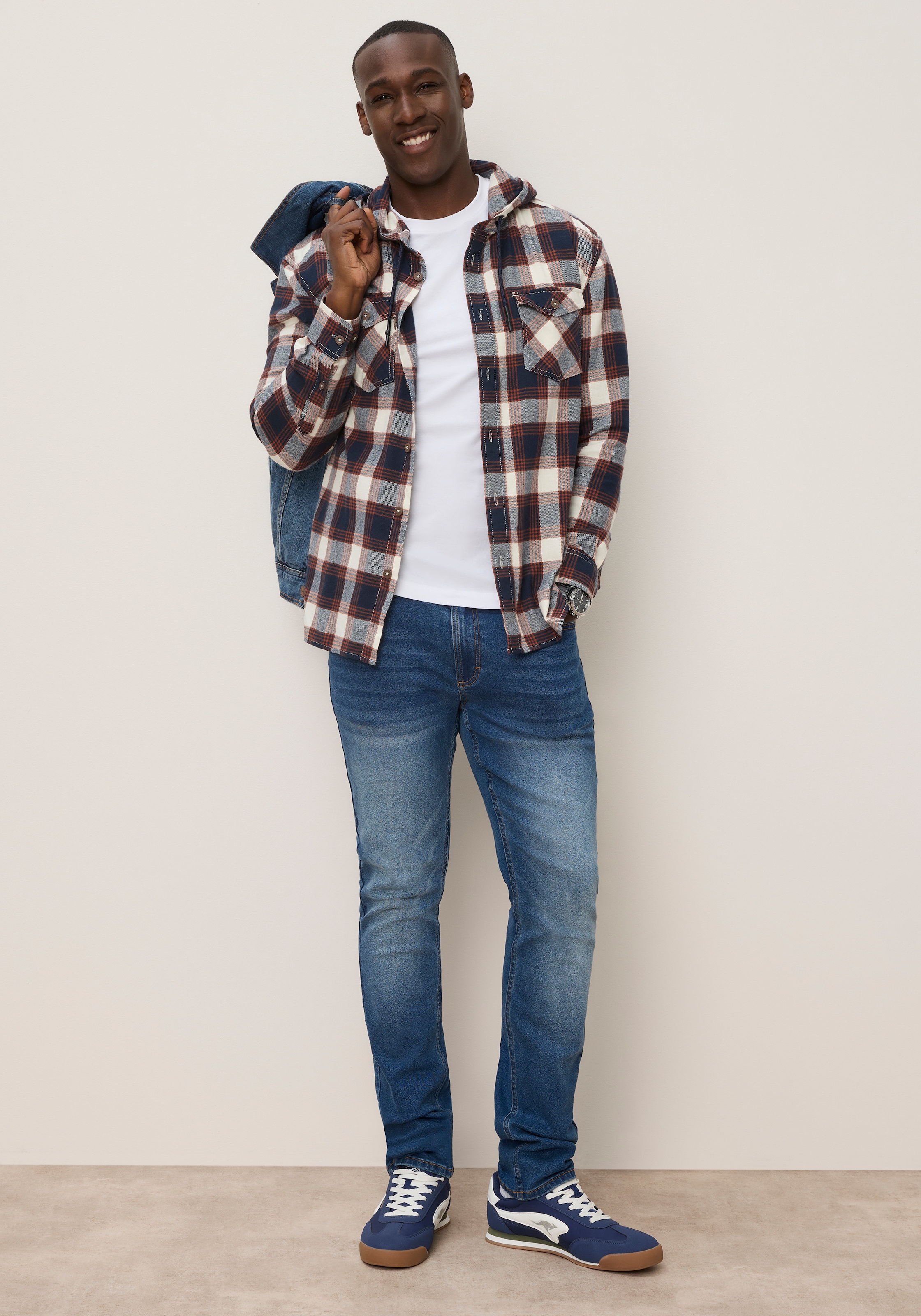 KangaROOS Jeans droit avec fermeture éclair et bouton, taille basse, détails contrastés