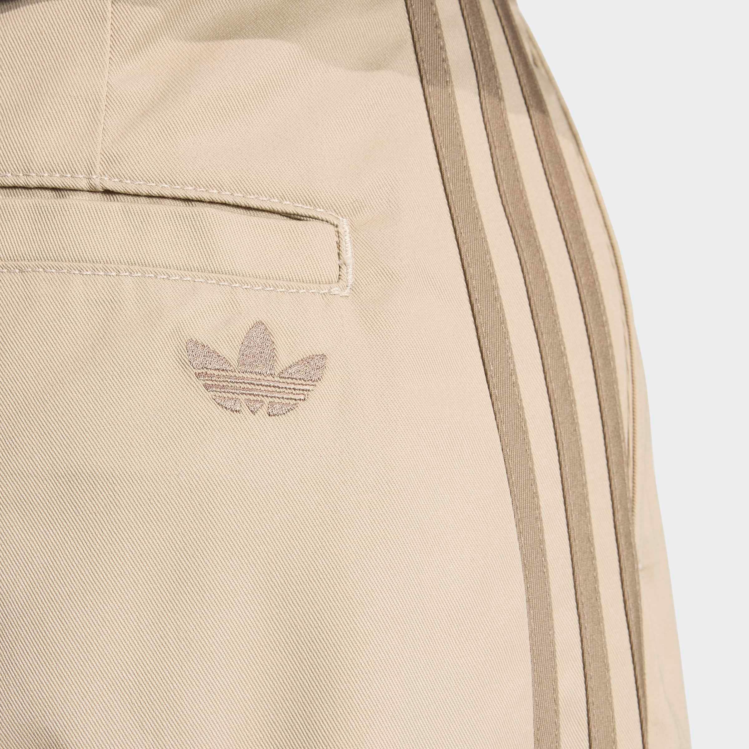 adidas Originals Pantalon de sport »TAILORED«  avec rayures fines, en sergé tissé, coupe ample