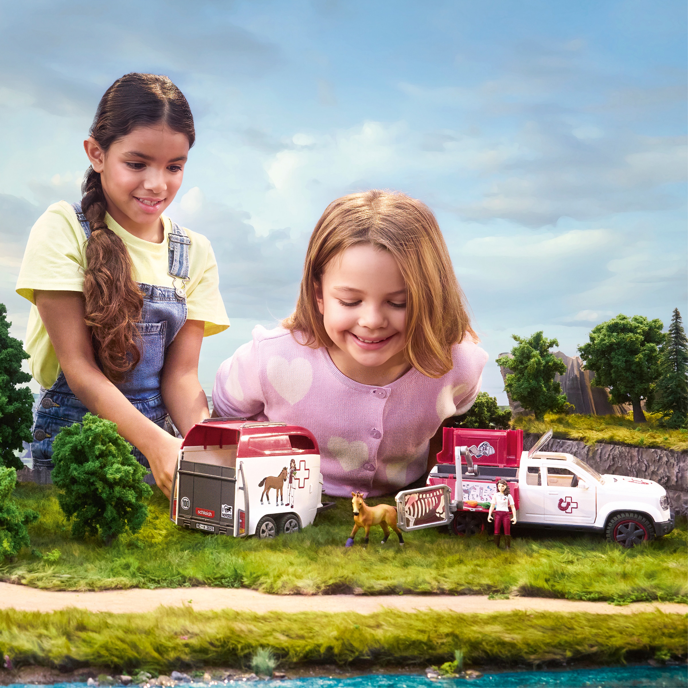 Schleich® Spielzeug-Auto »HORSE CLUB, Mobile Tierärztin mit Anhänger (42704)« Made in Europe
