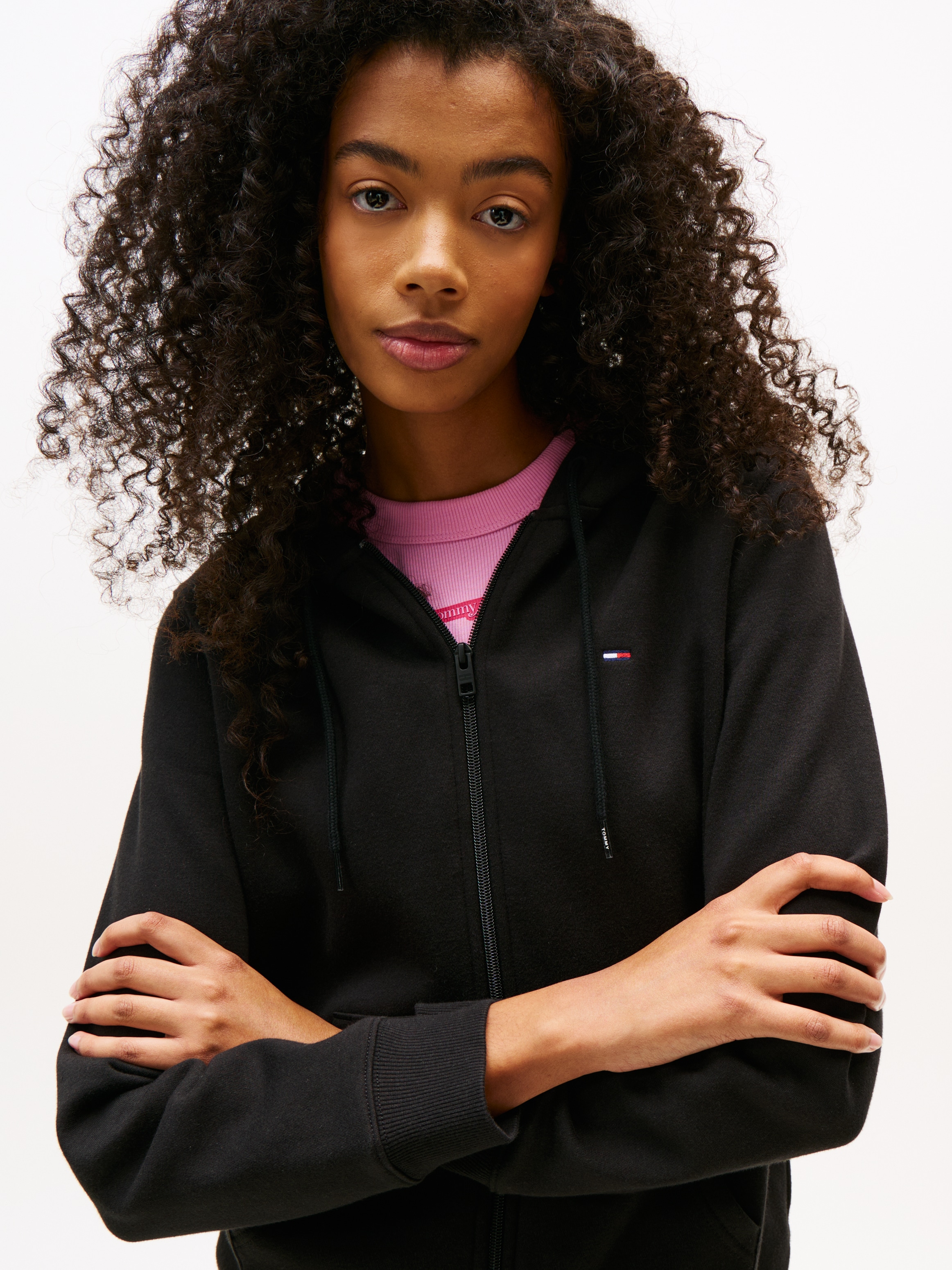 Tommy Jeans Sweatjacke »TJW REG S FLAG ZIP THRU« mit Logostickerei