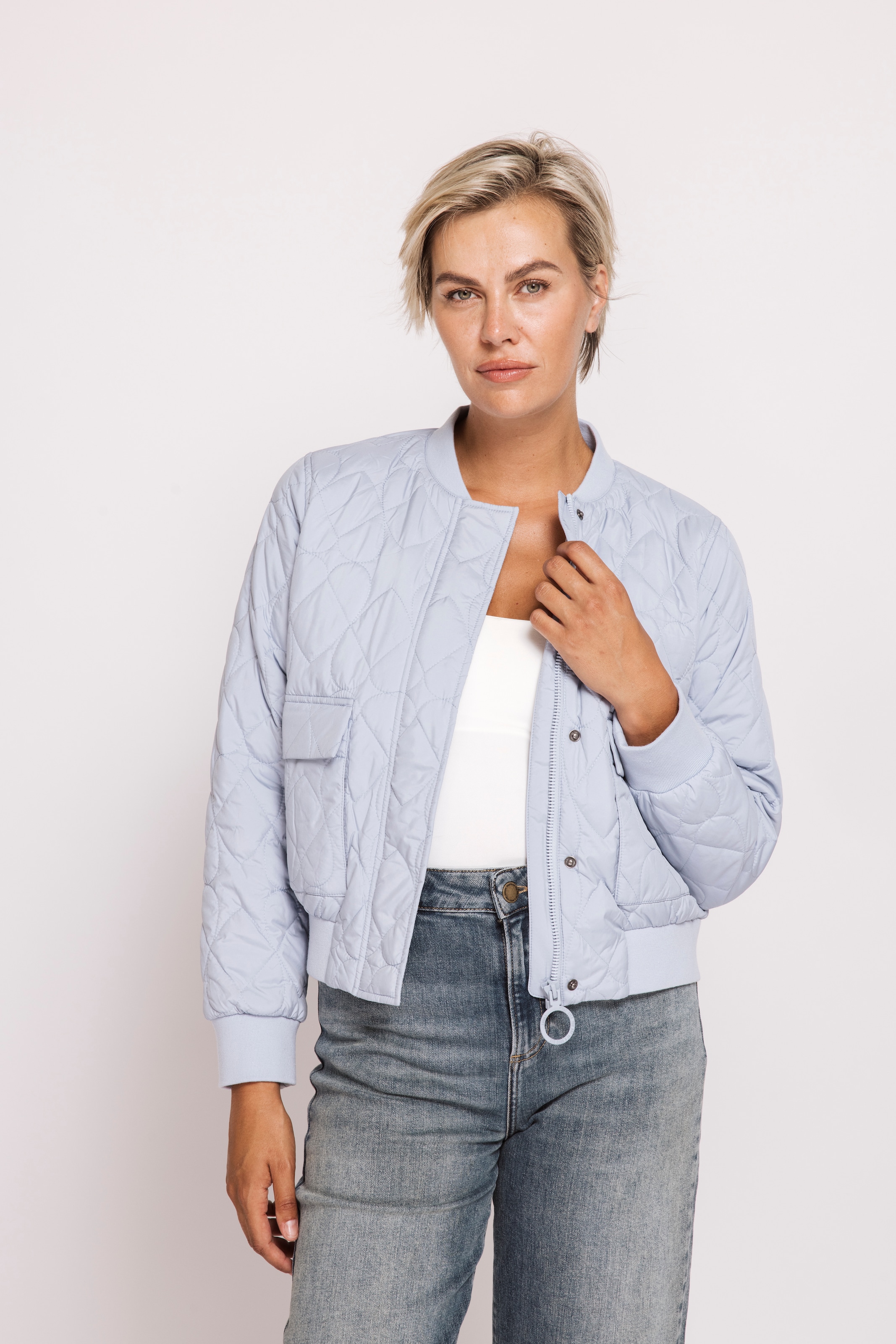 Zhrill Kurzblazer »ZHJULIE PADDED« moderner Blouson-Look, mit Steppung, aus Polyester