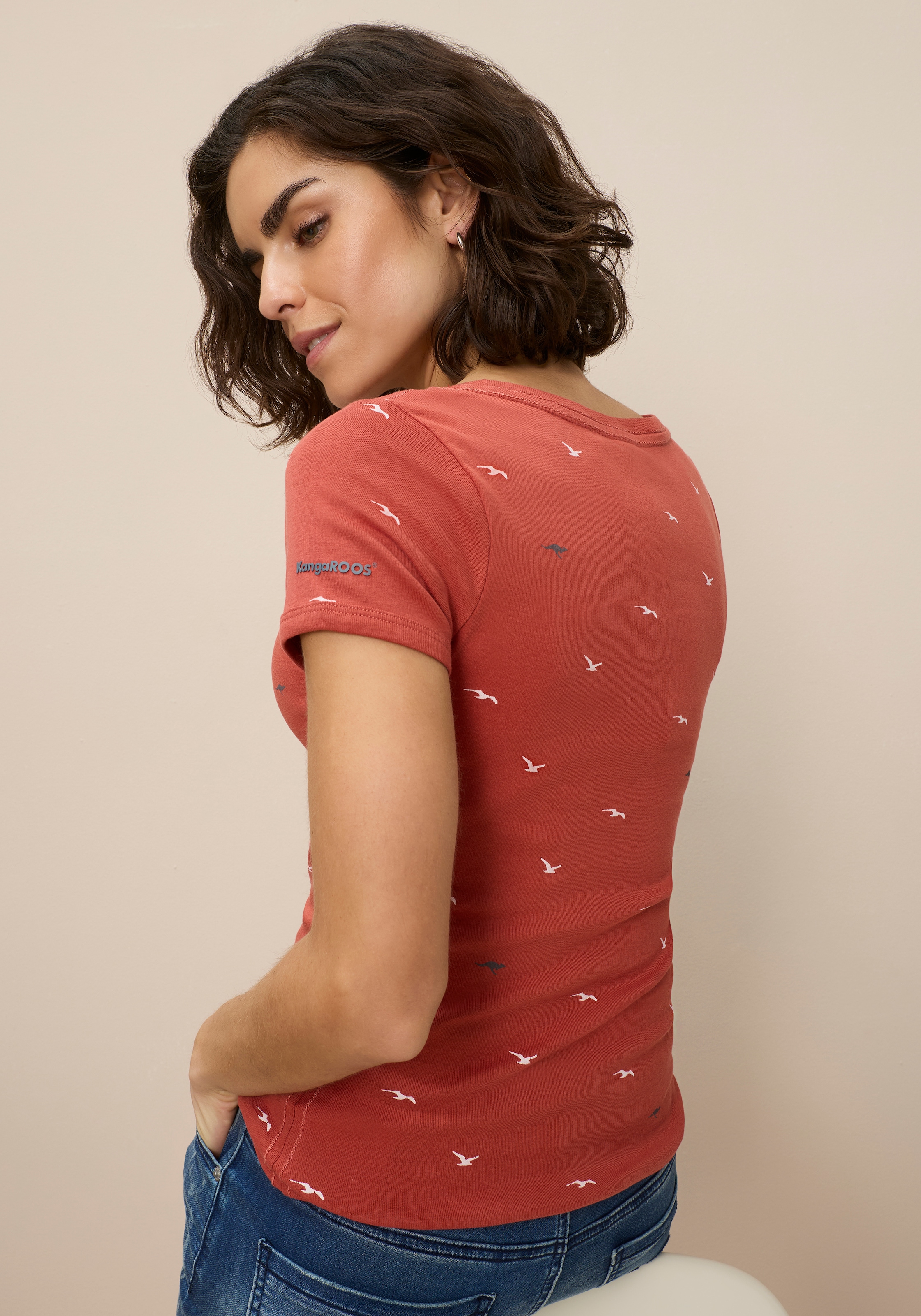 KangaROOS T-shirt manches courtes, très ajusté et couvrant les hanches