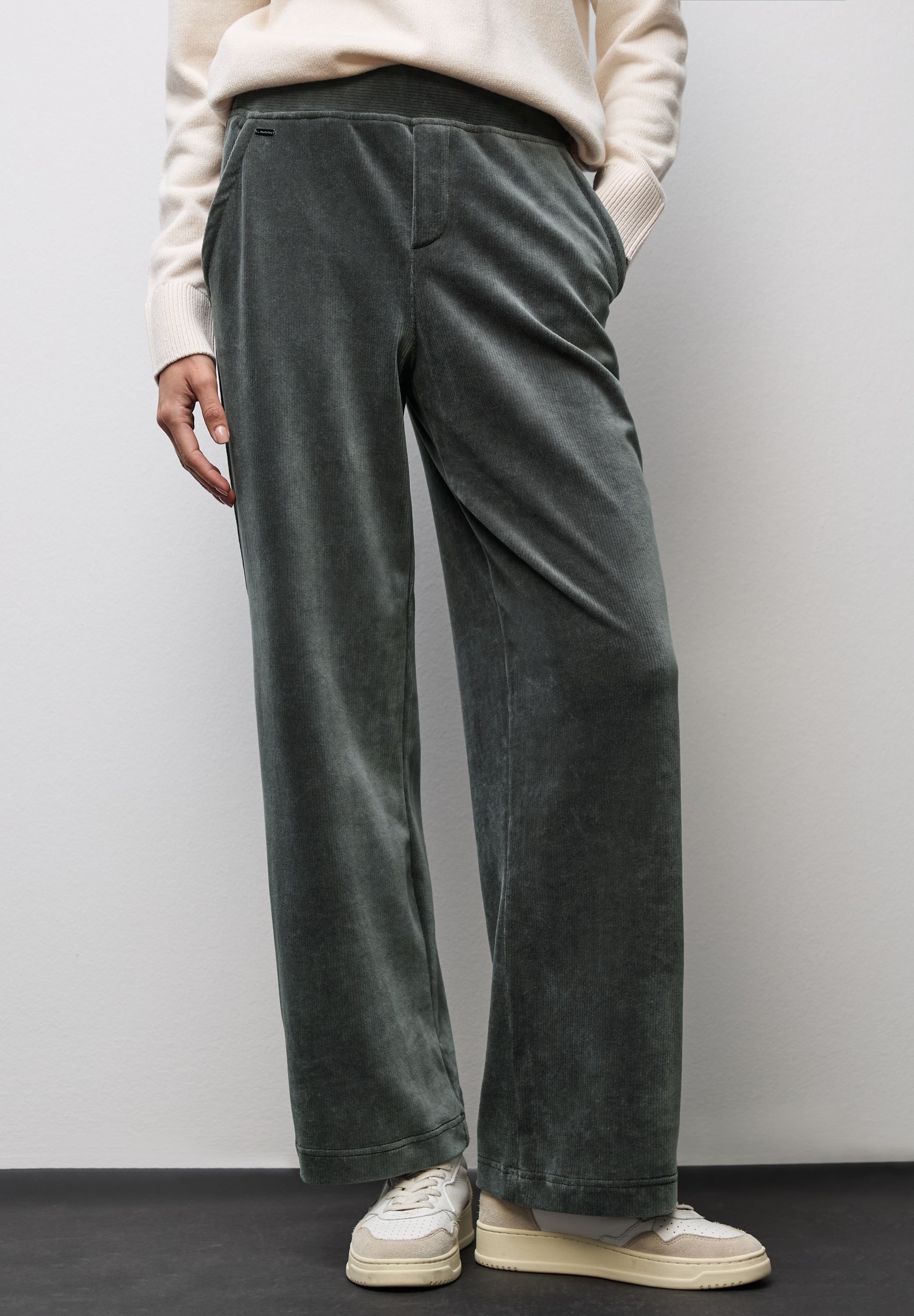 STREET ONE Cordhose  mit Stretch und seitliche Taschen
