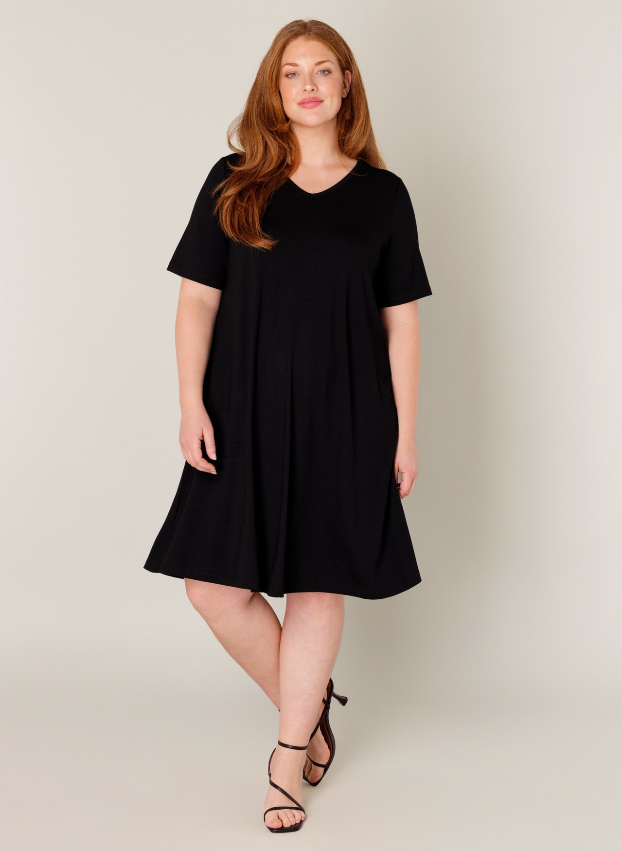 Base Level Curvy Robe t-shirt »Abernathy« Robe d'été en coupe légèrement évasée