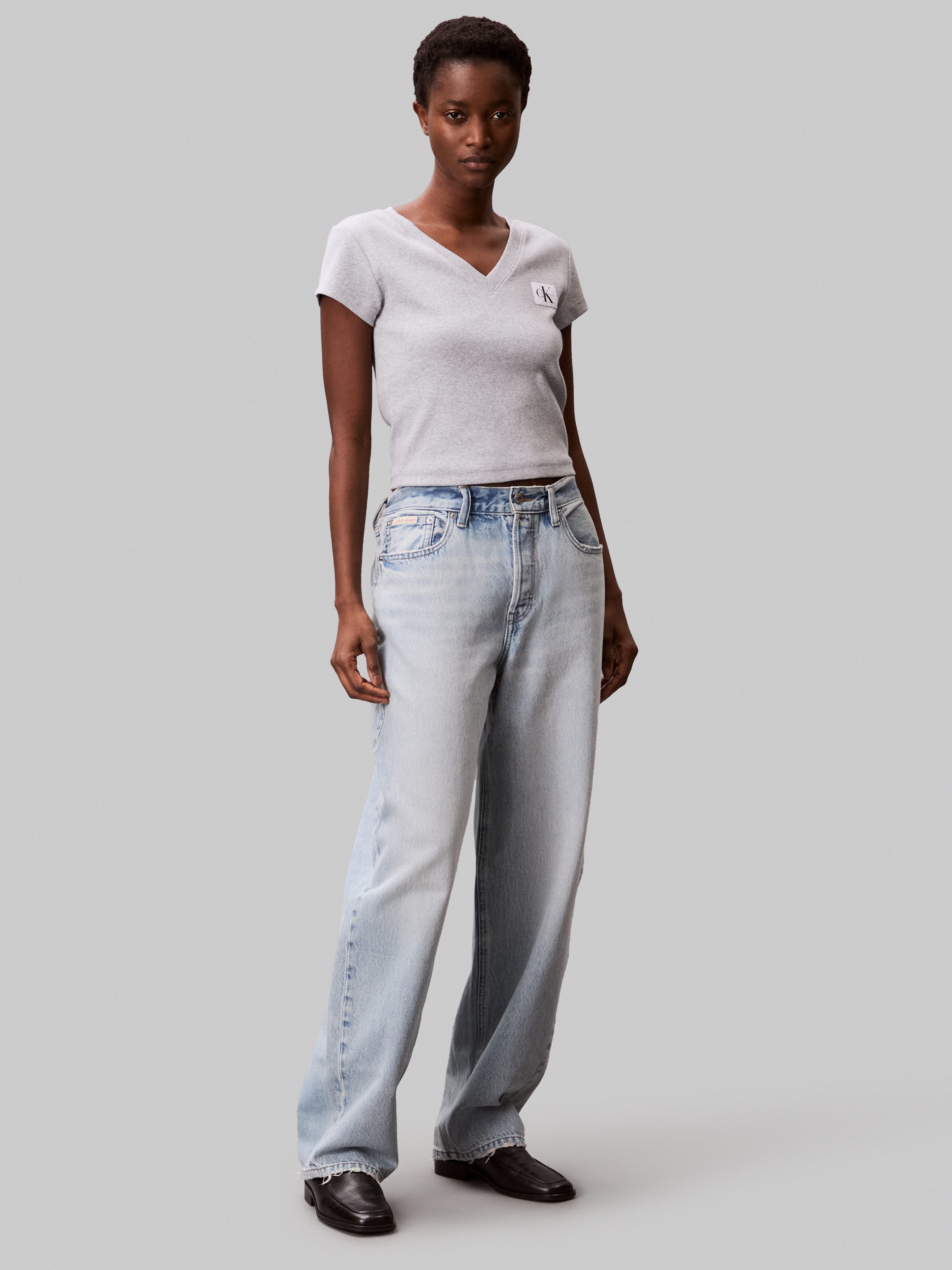 Calvin Klein Jeans T-Shirt »A- SS WOVEN LABEL RIB VNECK TEE« mit gewebtem Label