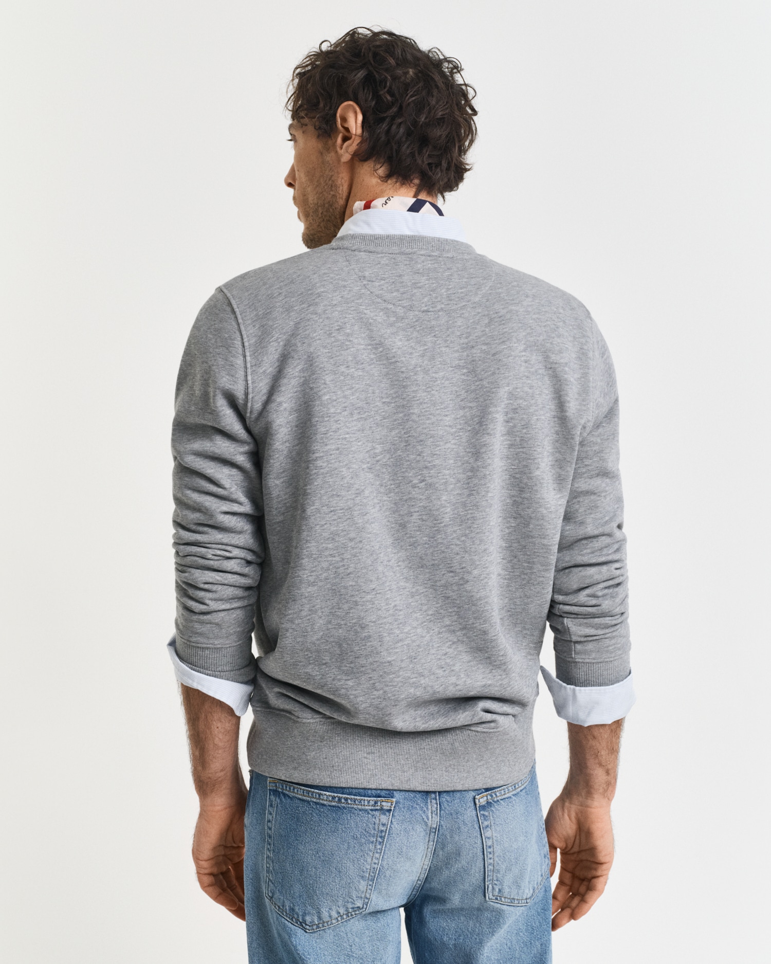 Gant Sweatshirt »REG SHIELD C-NECK SWEAT«, mit Logostickerei auf der Brust

