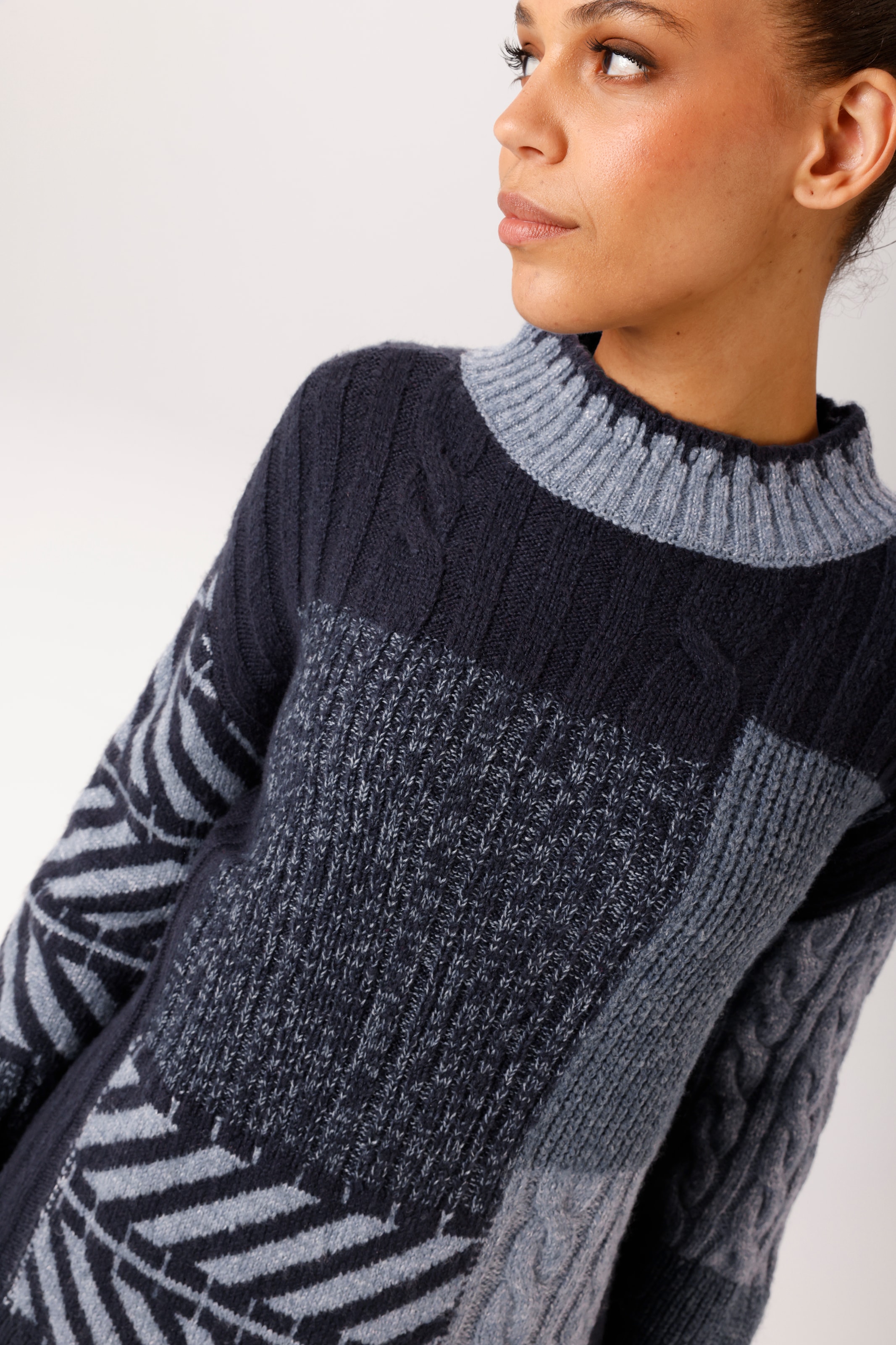 Aniston CASUAL Pull en tricot en motif patch harmonieux en couleurs