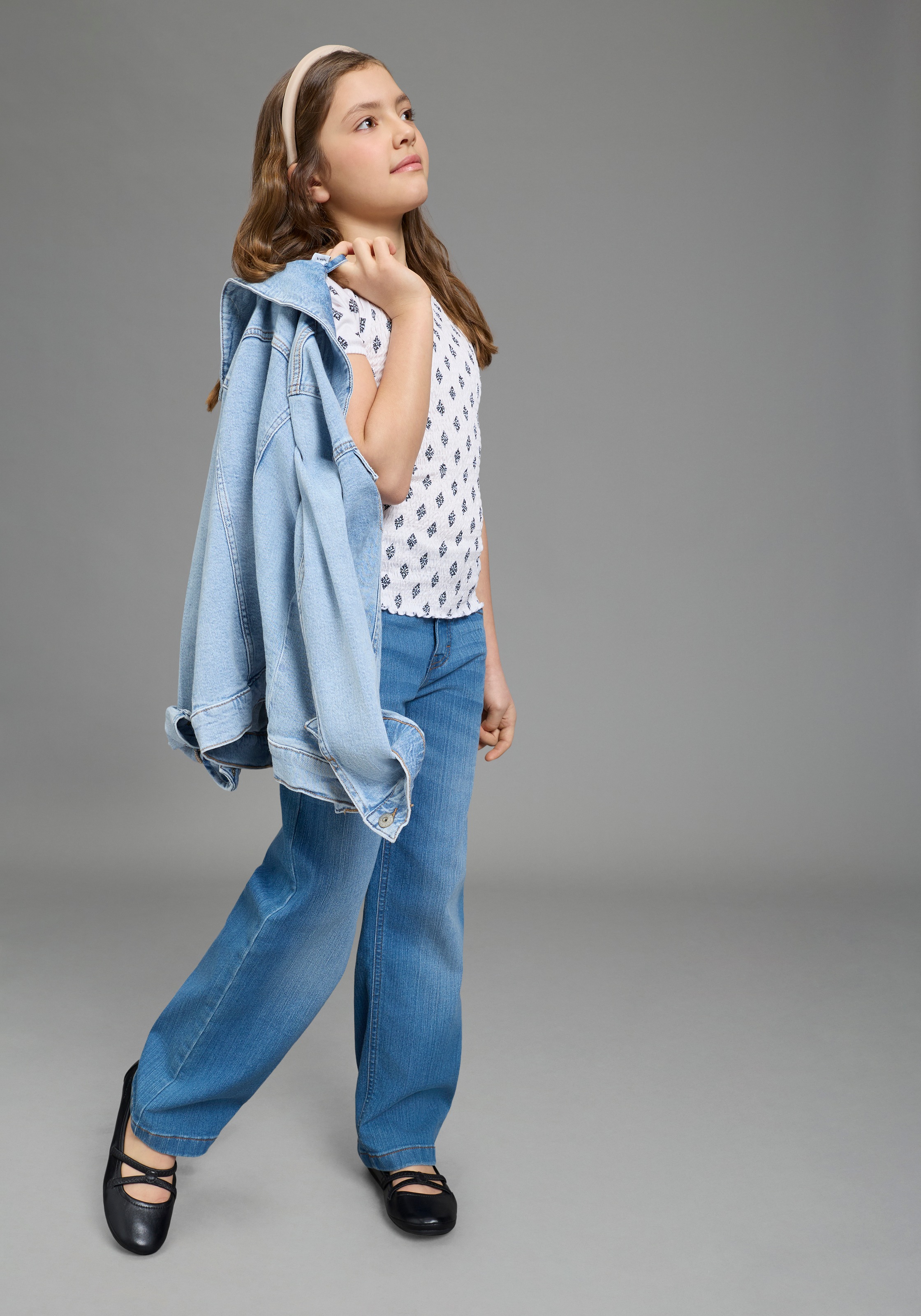 Bruno Banani T-shirt »Allover gemustertes Shirt, Smoke Carmenshirt für Mädchen« modischer Stil, Kurzarm, mit Carmenausschnitt, Allover-Druck